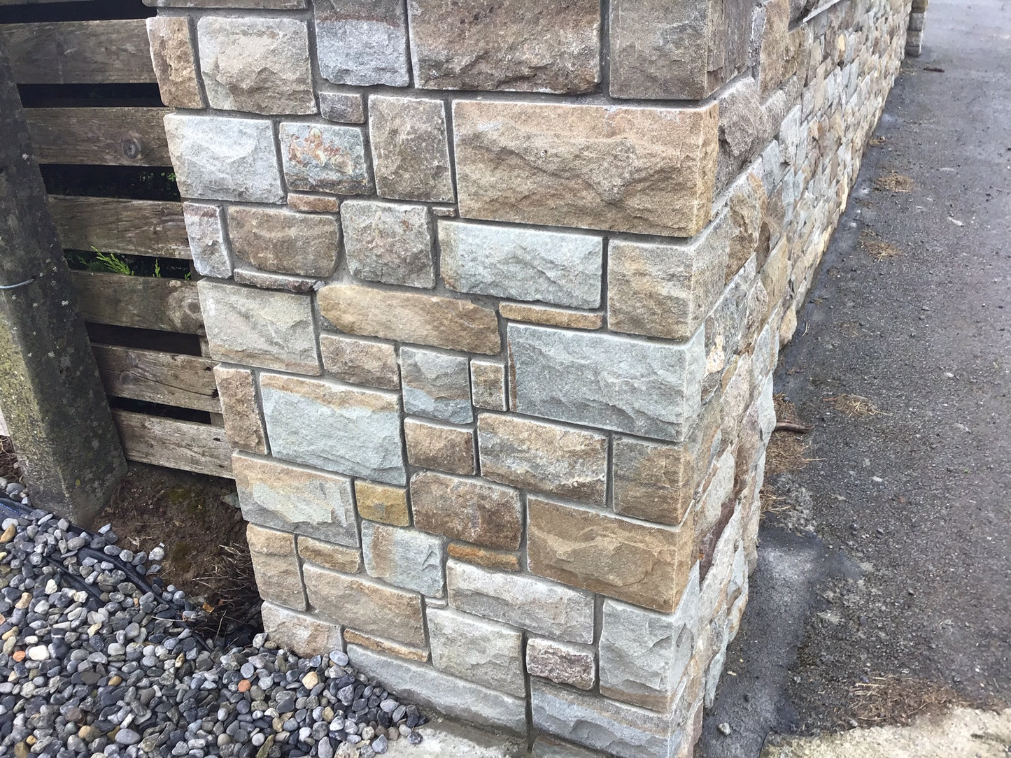 Another Autumn Special! Roscrea Grey Tan Building Stone x 30 bulk bag deal / full artic lorry load / free delivery Ireland/ 35% off!