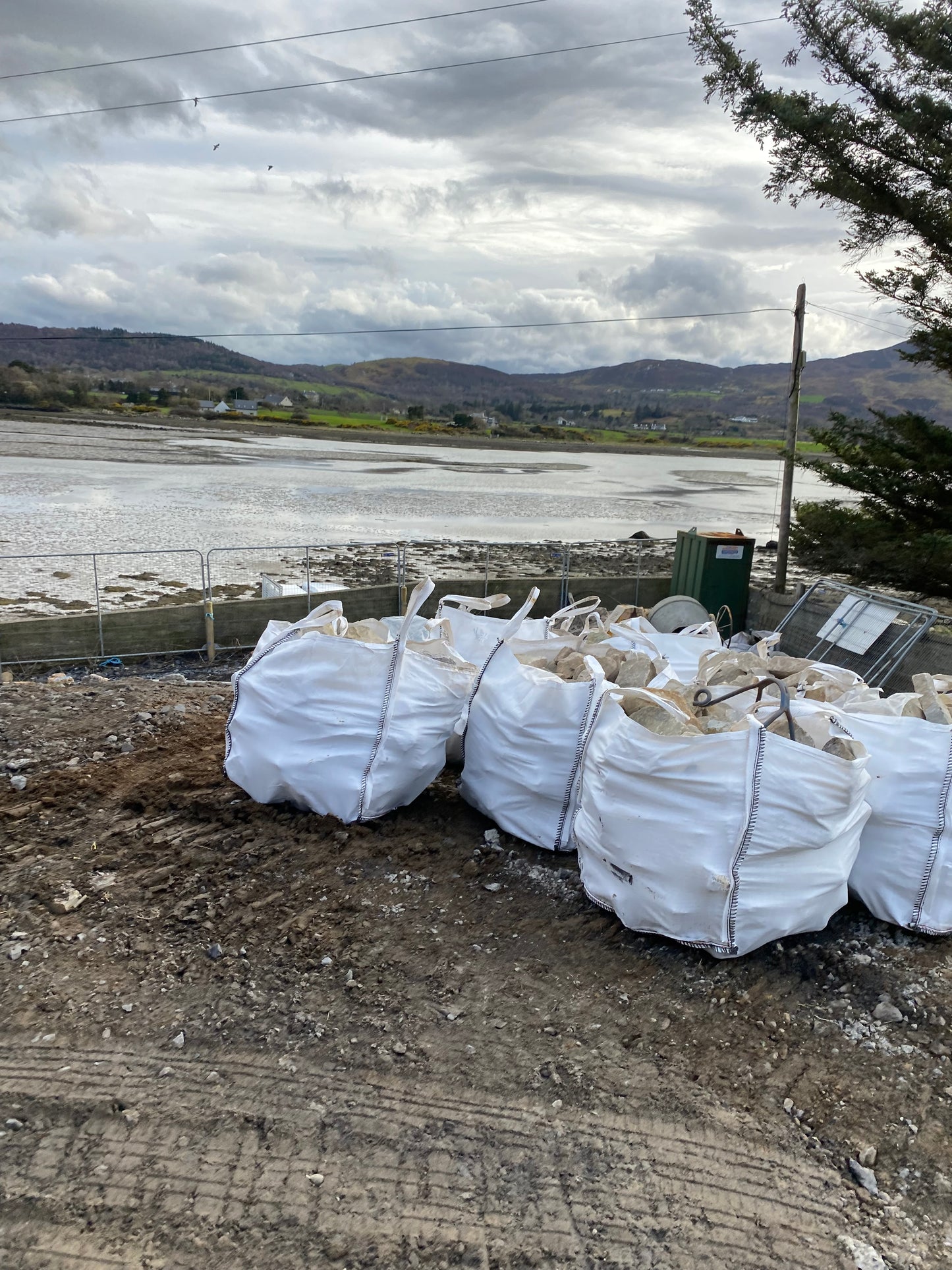 Old Salvage Brown Fieldstone Building Stone / Bulk Deal x 30 bulk bags / Free Delivery Ireland / 35% off while stocks last!!!!