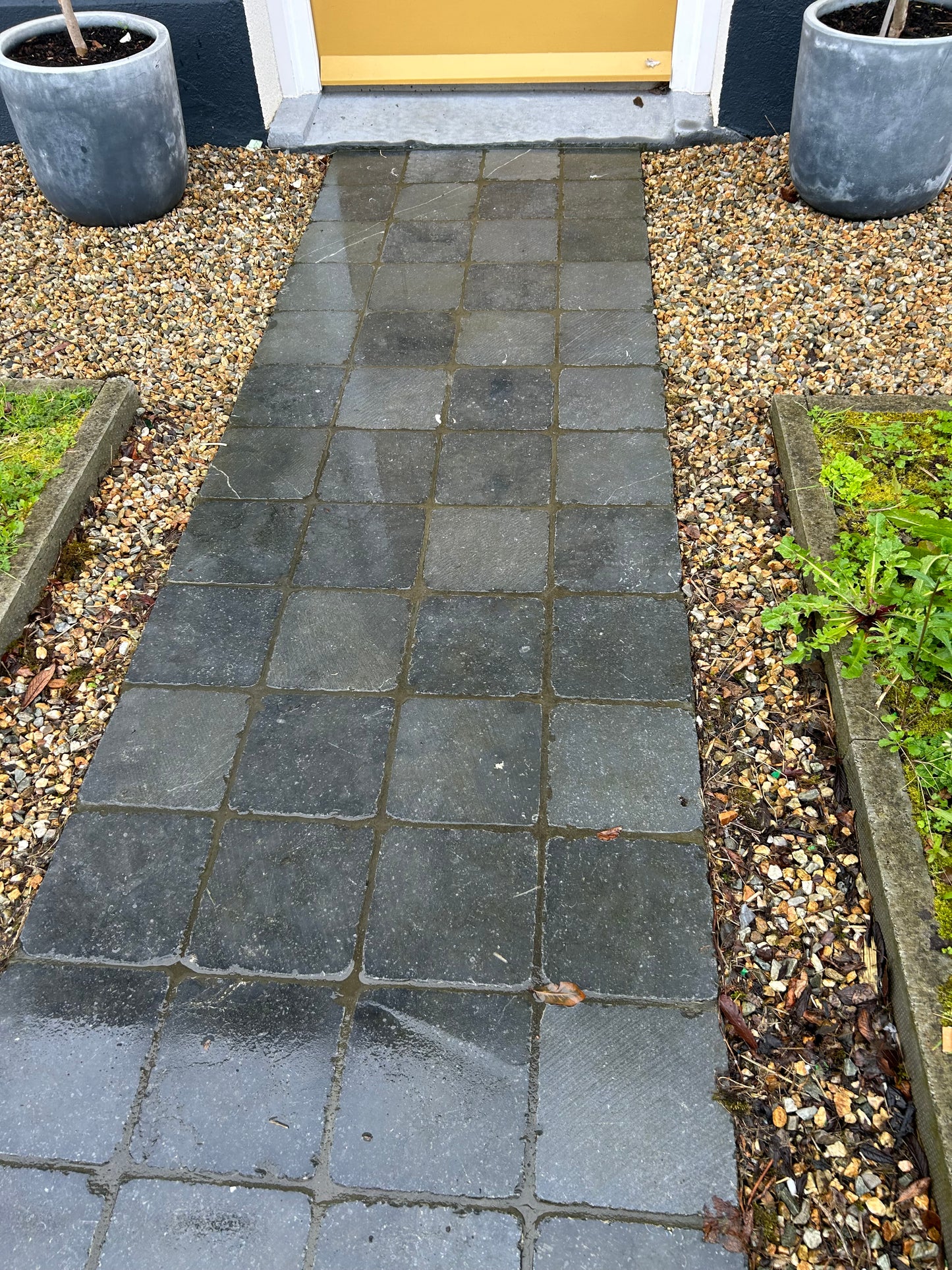 Kilkenny blue limestone border cobblestone 6” x 6” x 2” for patios x 20 Lm on pallet / free delivery Ireland