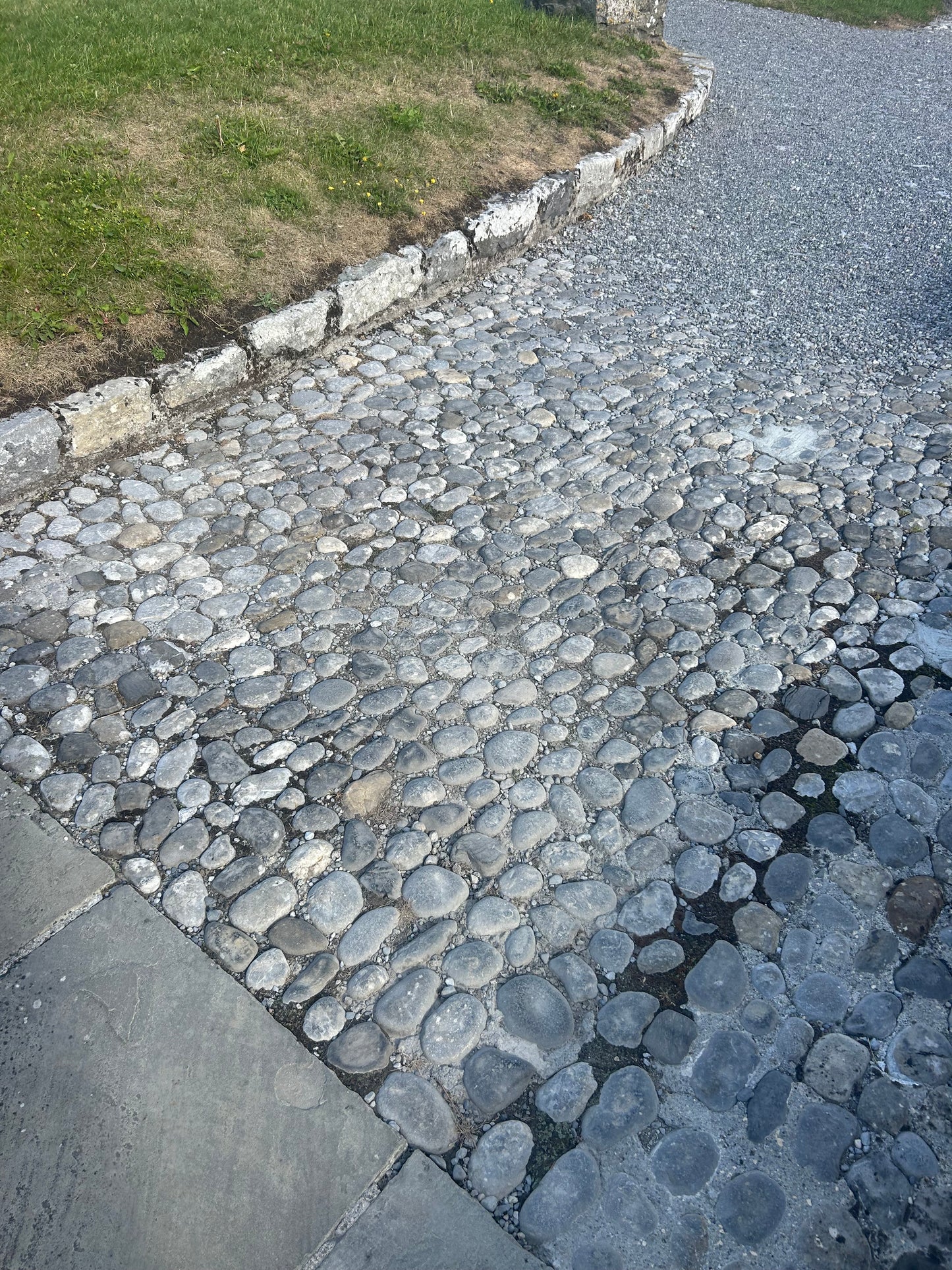 Old Salvage Galway 6” Driveway Kerbs x 15 Lm Bulk Bag