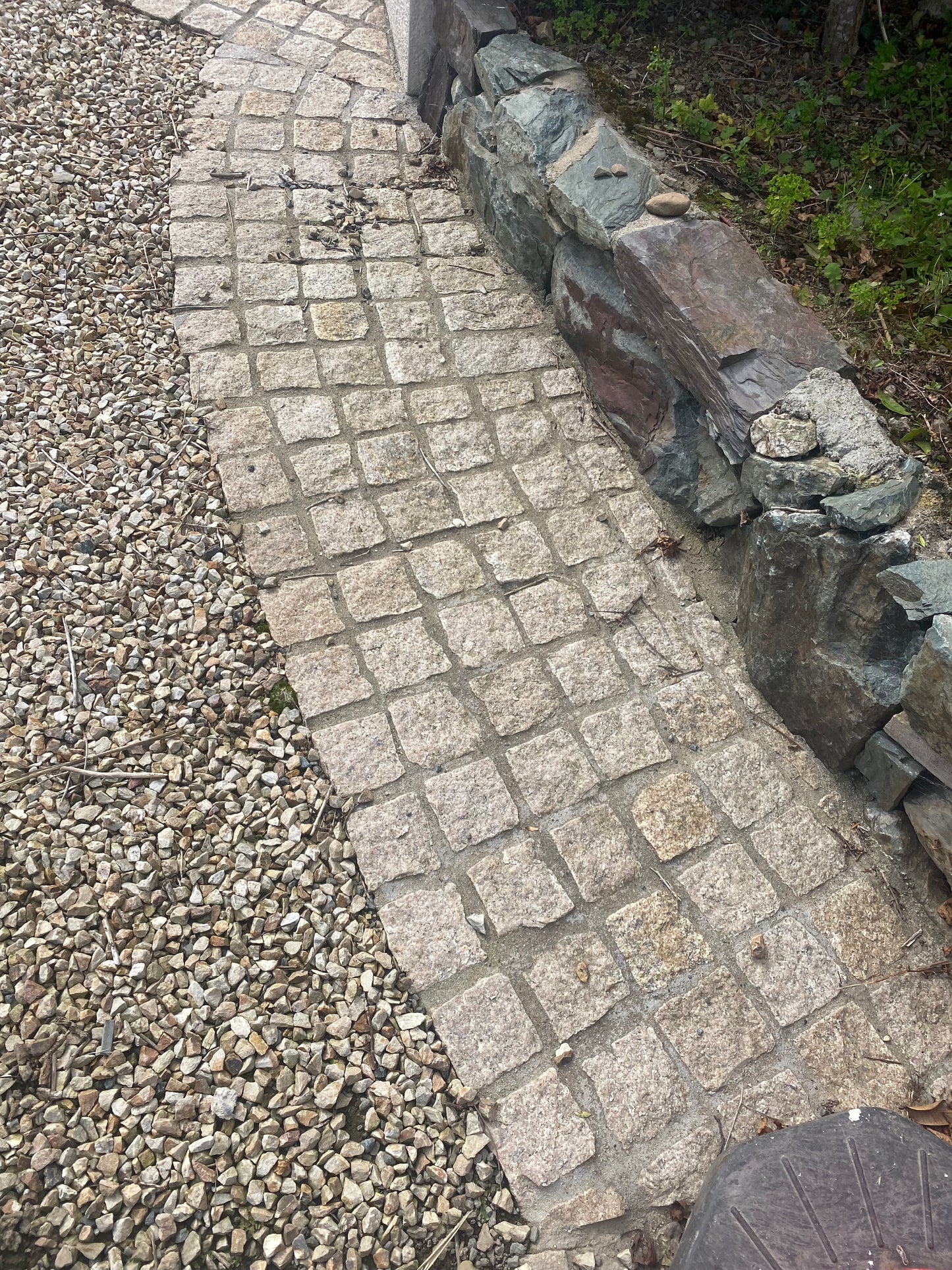 Wicklow Golden Granite Cobblestone 100mm x 100mm x 50mm / 5m2 bulk bag