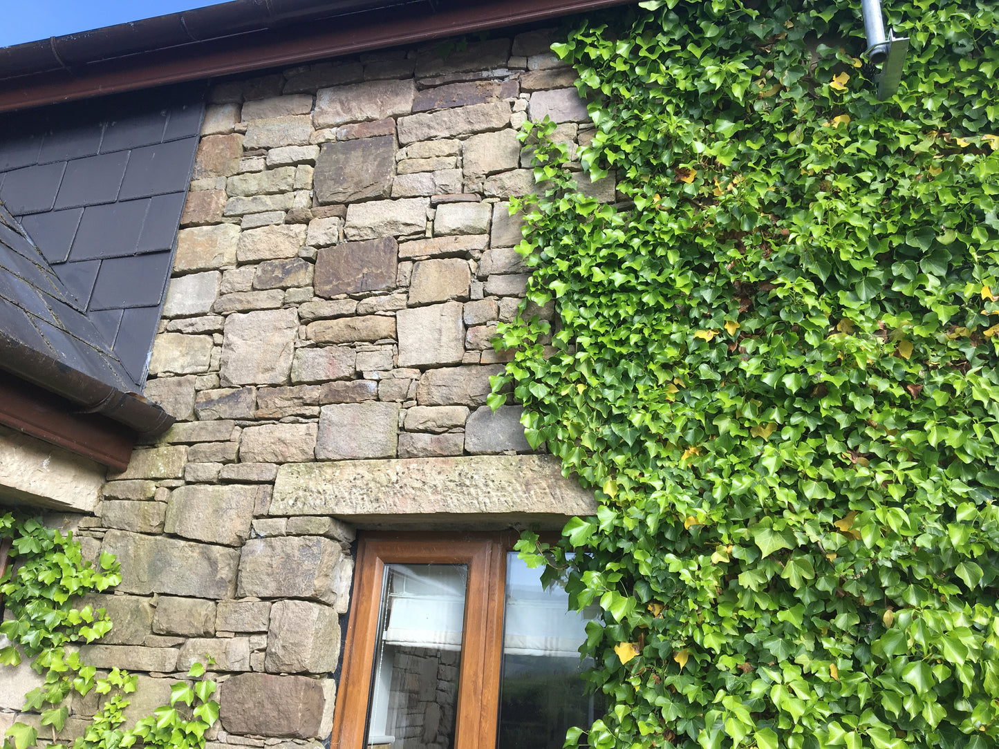 Wicklow Brown Sandstone Building Stone / Bulk Bag / Free delivery nationwide!