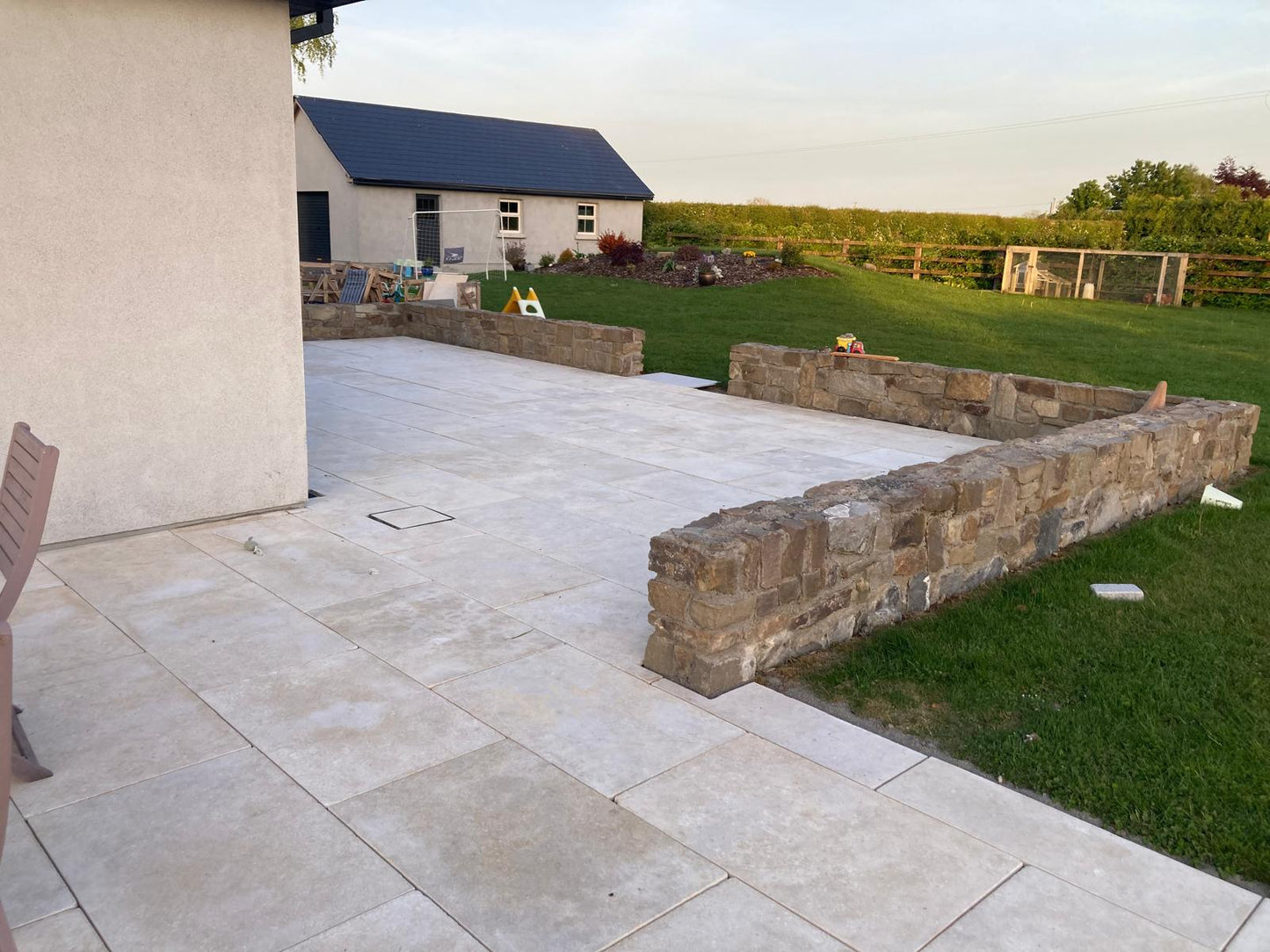 Monaco Cream Natural Stone Limestone Flagstones 20m2 Crate / Free Delivery in Ireland