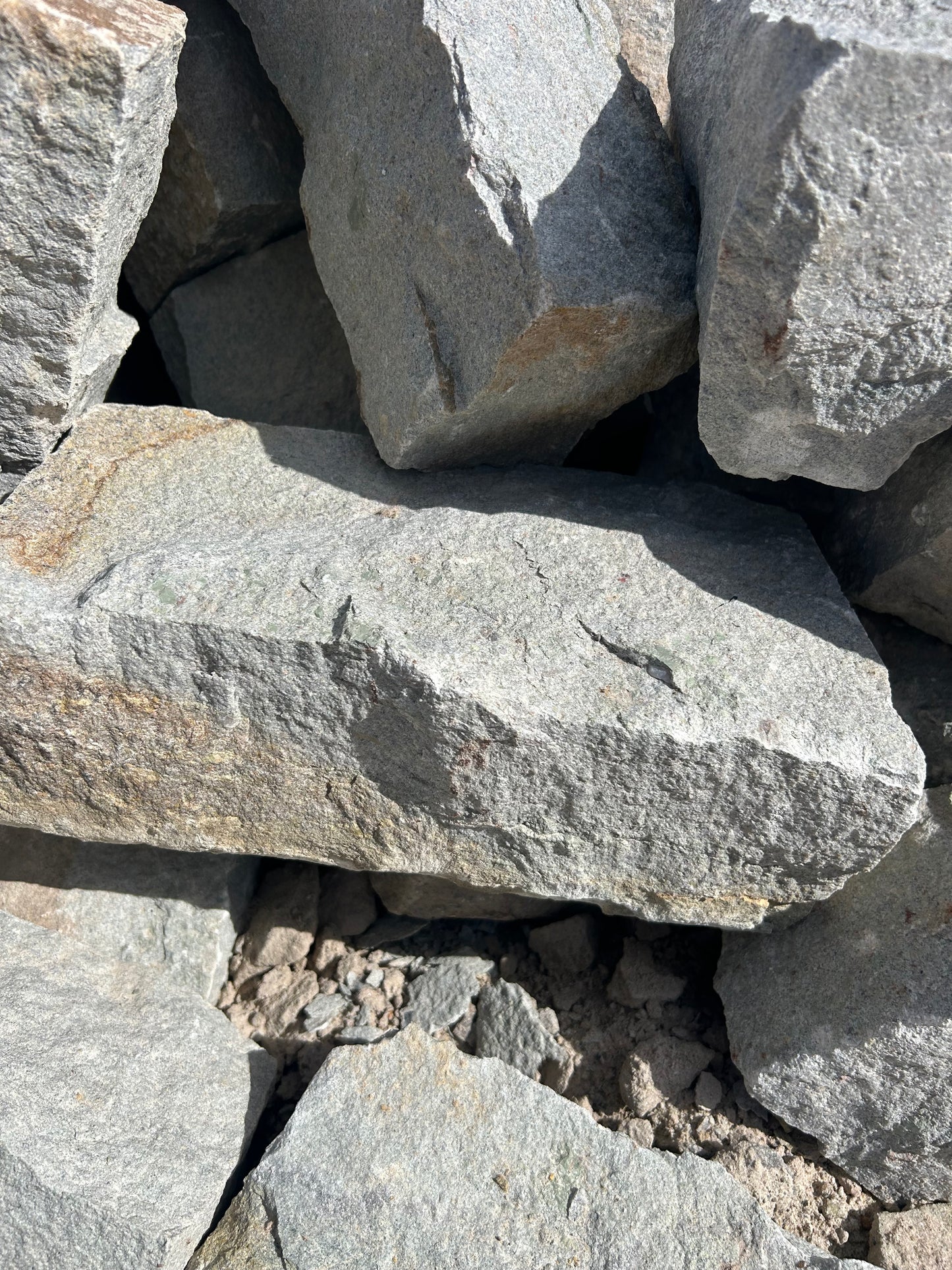 Another Autumn Special! Roscrea Grey Tan Building Stone x 30 bulk bag deal / full artic lorry load / free delivery Ireland/ 35% off!