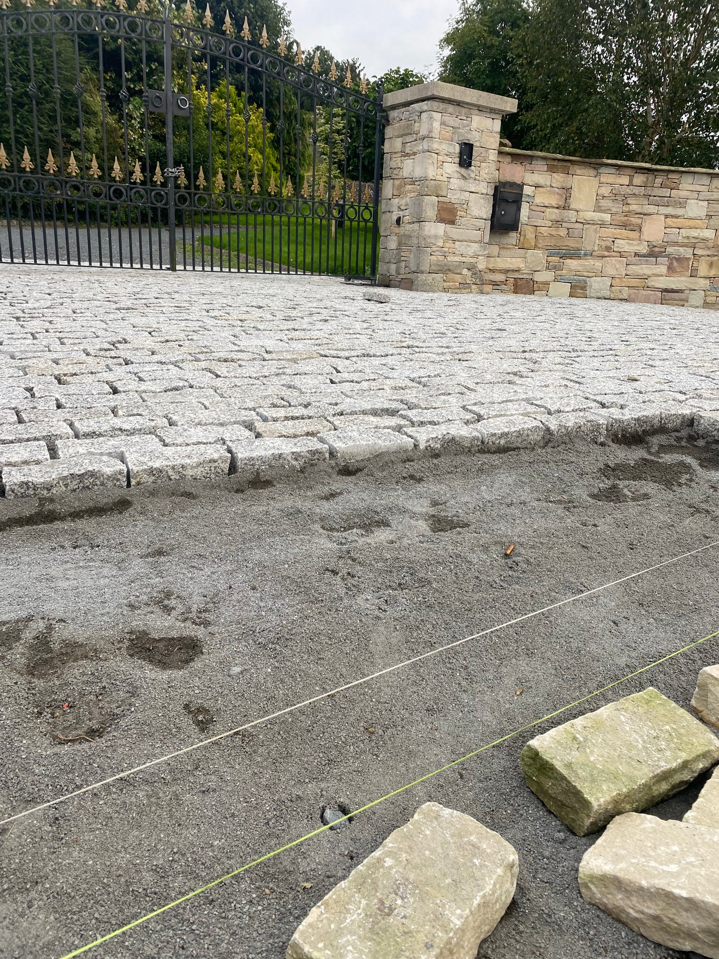 Merrion Grey Silver Granite Cobblestone 200mm x 100mm x 50mm x 5m2 Bulk Bag