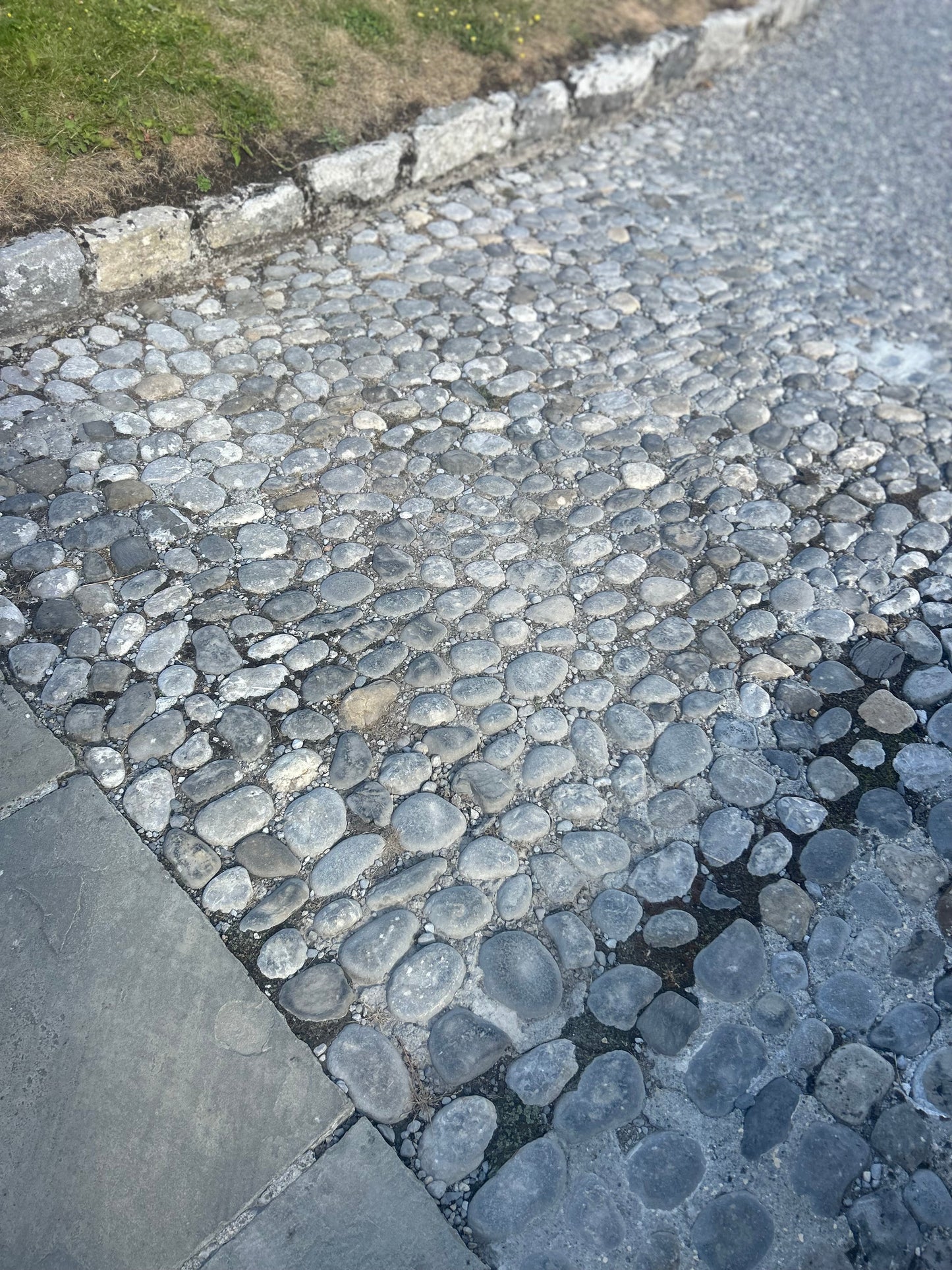 Old Salvage Galway 6” Driveway Kerbs x 15 Lm Bulk Bag
