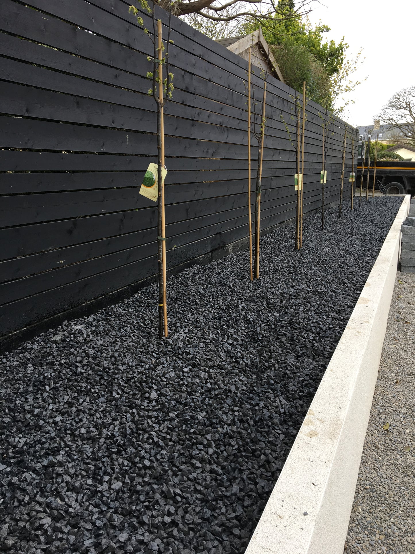 Kilkenny Absolute Black Driveway Chippings 10mm x 20 ton load