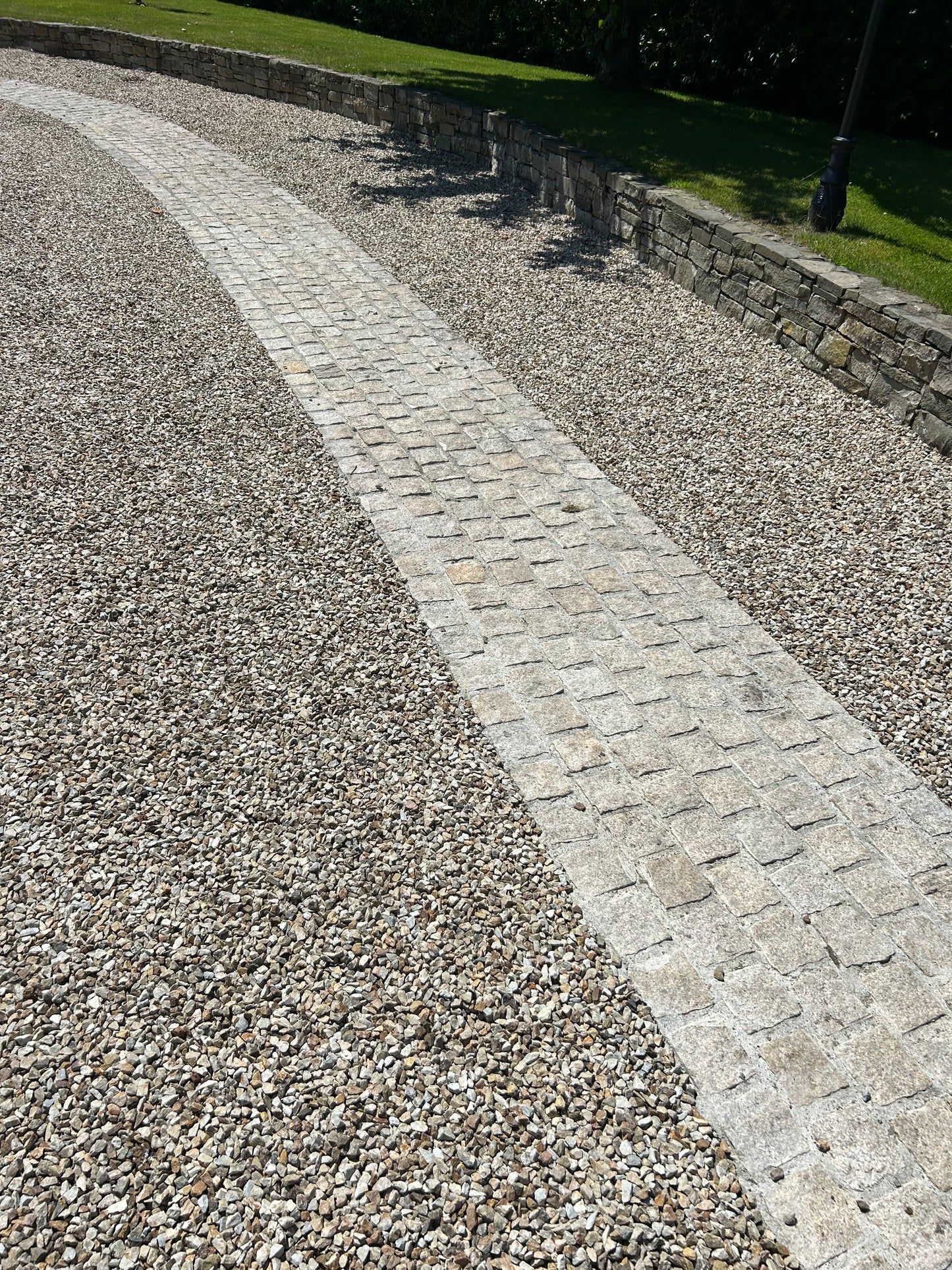Wicklow Golden Granite Cobblestone 100mm x 100mm x 50mm / 5m2 bulk bag