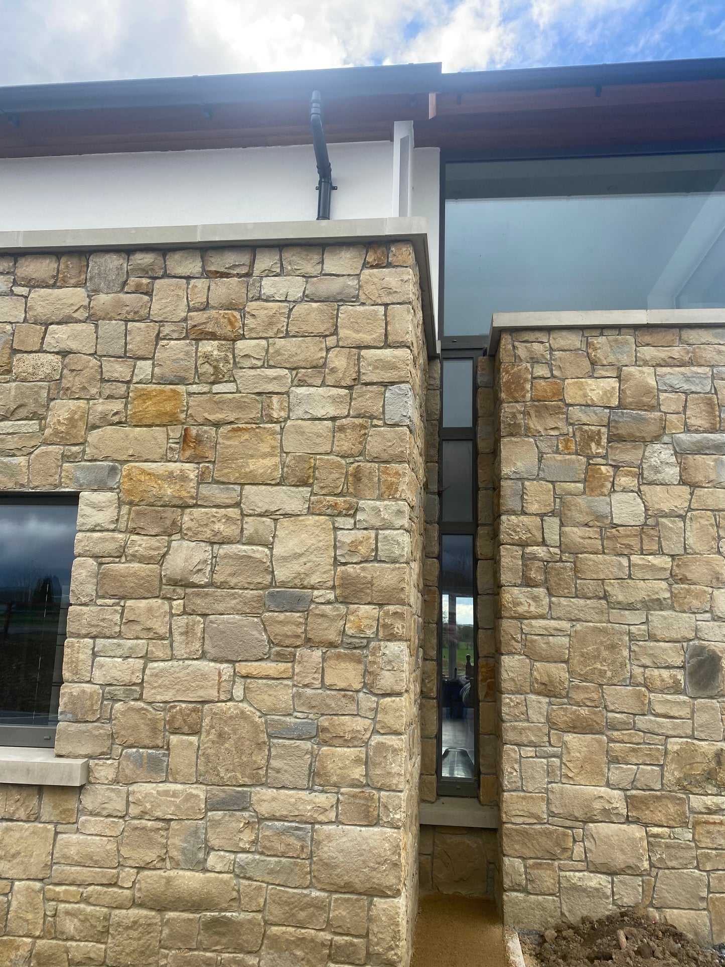 Donegal Cream Sandstone Building Stone / 30 bulk bag Full Artic Lorry Deal / 35% off !!! & Free Delivery Ireland