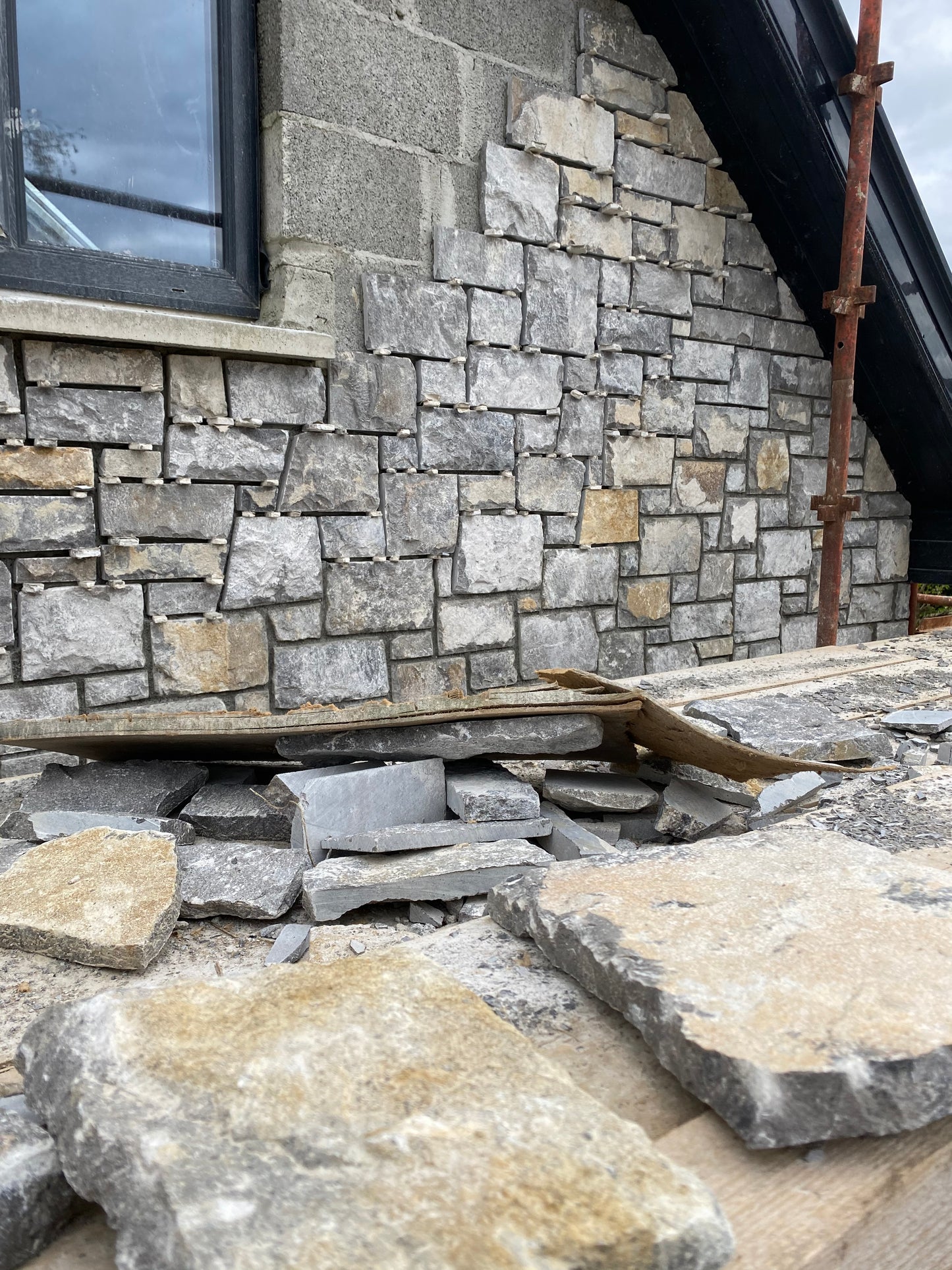 Galway White Limestone 30mm Natural Stone Cladding x 10m2 / Lm pallet