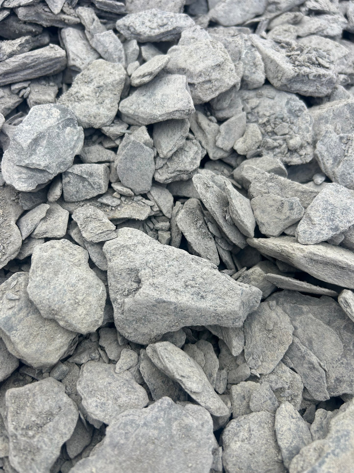 Kilkenny Natural Stone Blue Slate Garden Flowerbed Mulch / Large Bulk Bag / Free Delivery in Ireland