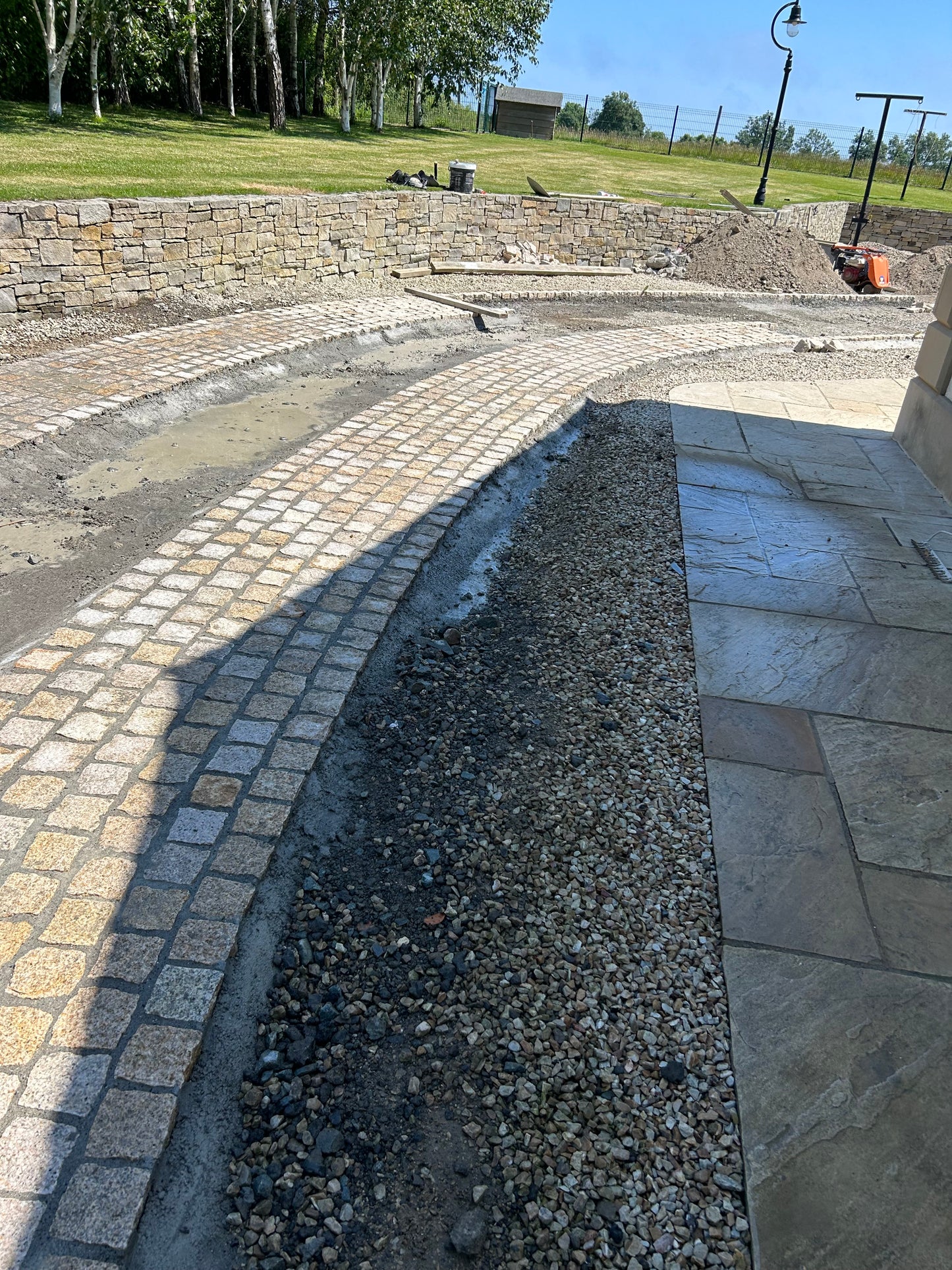 Wicklow Golden Granite Cobblestone 100mm x 100mm x 50mm / 5m2 bulk bag