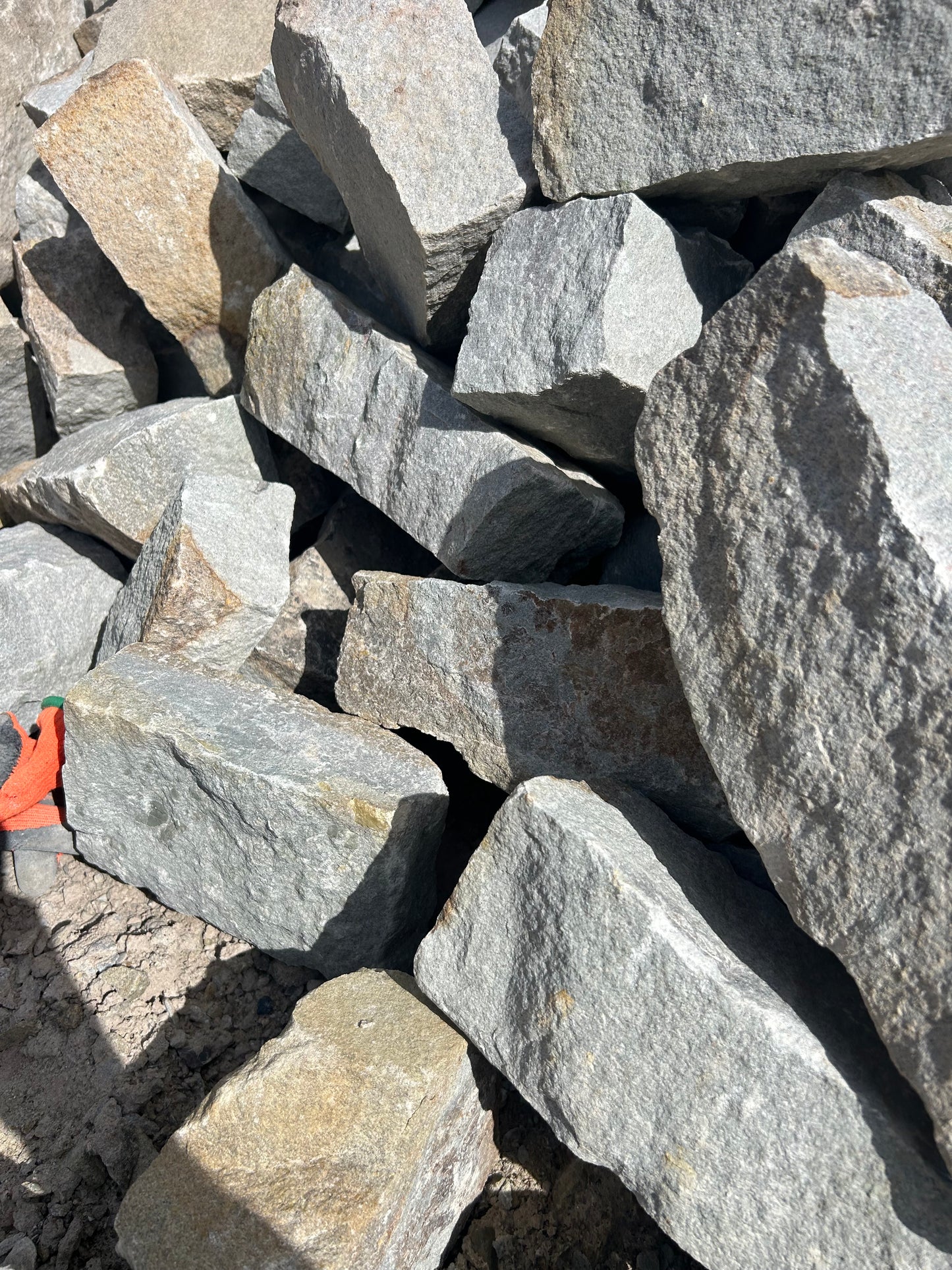 Another Autumn Special! Roscrea Grey Tan Building Stone x 30 bulk bag deal / full artic lorry load / free delivery Ireland/ 35% off!