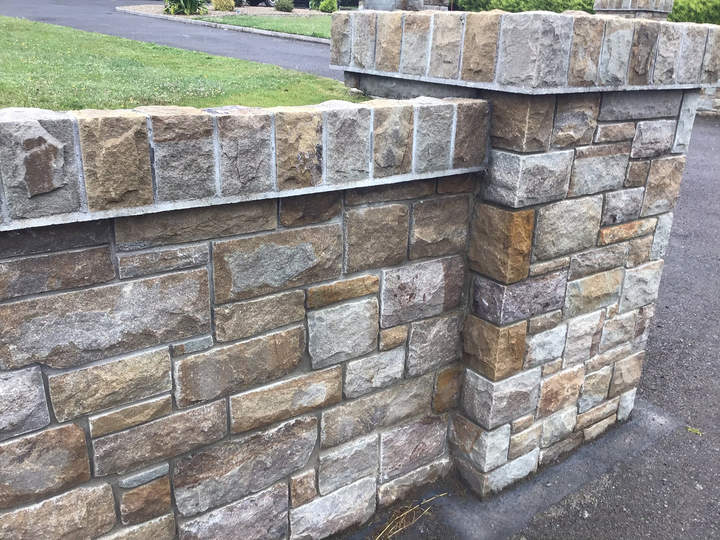 Another Autumn Special! Roscrea Grey Tan Building Stone x 30 bulk bag deal / full artic lorry load / free delivery Ireland/ 35% off!