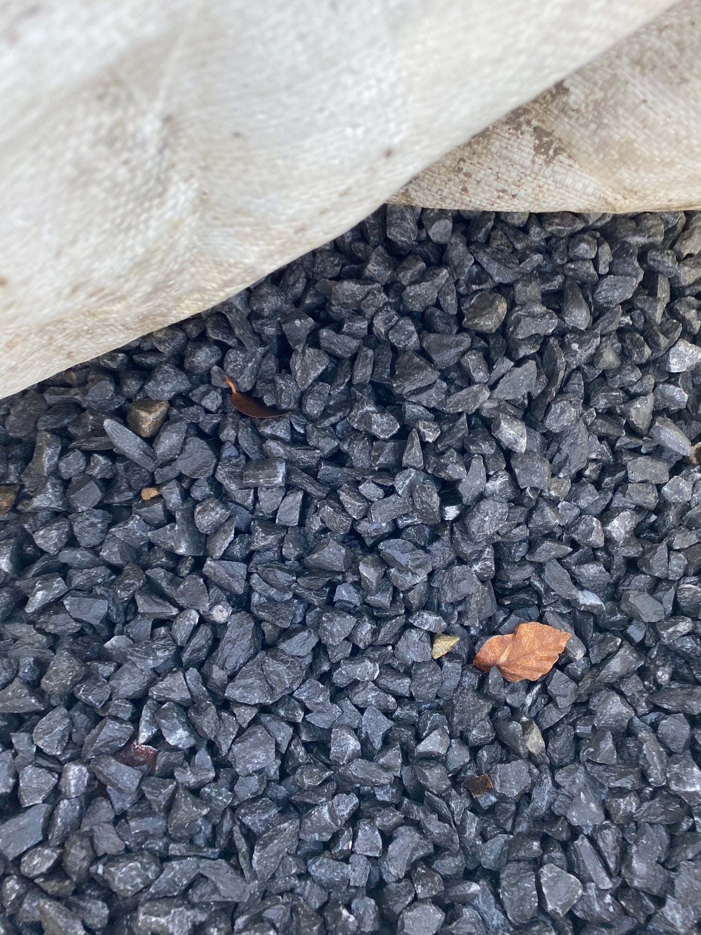 Kilkenny Black Anthracite Chippings Bulk Bag 10mm x 10m2 coverage x 50mm