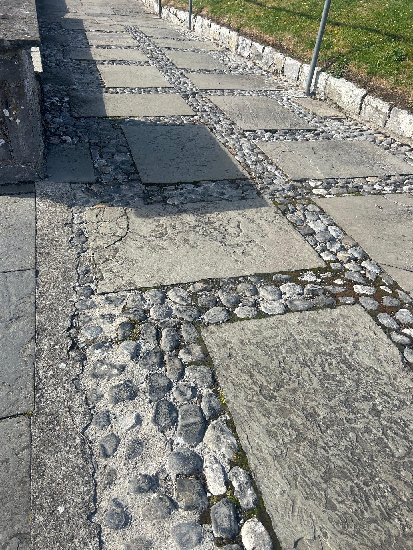 Old Salvage Galway 6” Driveway Kerbs x 15 Lm Bulk Bag