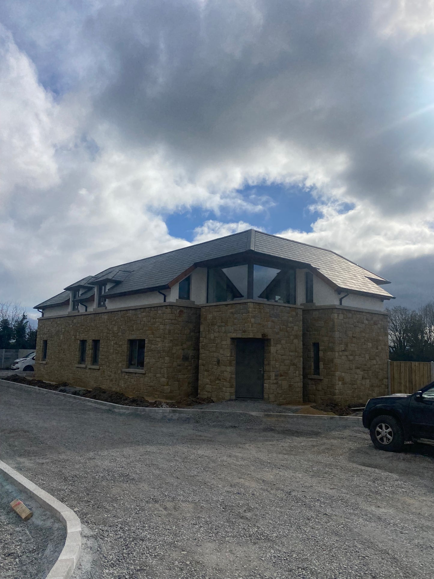 Donegal Cream Sandstone Building Stone / 30 bulk bag Full Artic Lorry Deal / 35% off !!! & Free Delivery Ireland