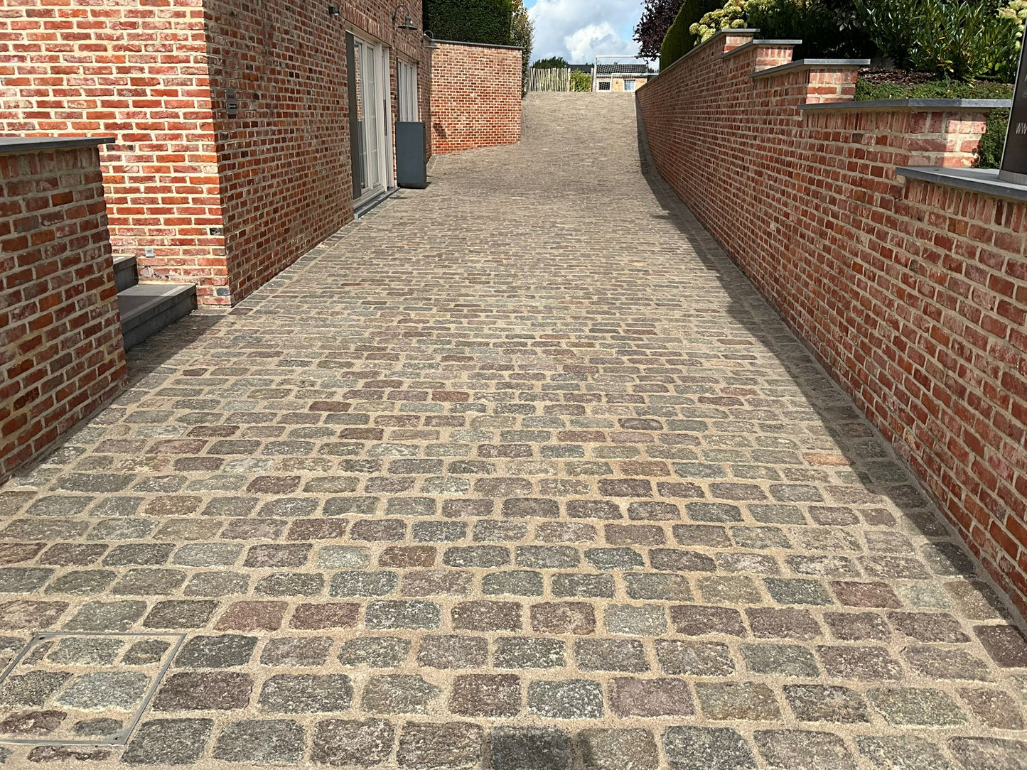 Old Salvage Monte Carlo Street 30mm - 50mm Antique Cobblestone x 200m2 Full Load Deal / Free Delivery in Ireland ( while stocks last !!!! )