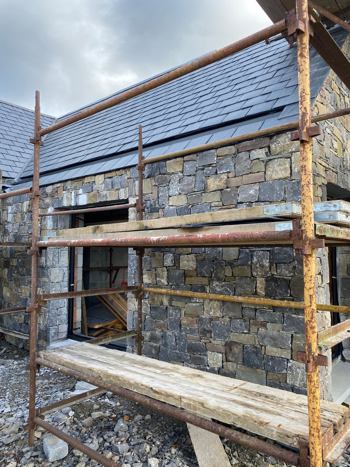 Newport Building Stone Mix in Bulk Bags / Free Delivery in Ireland