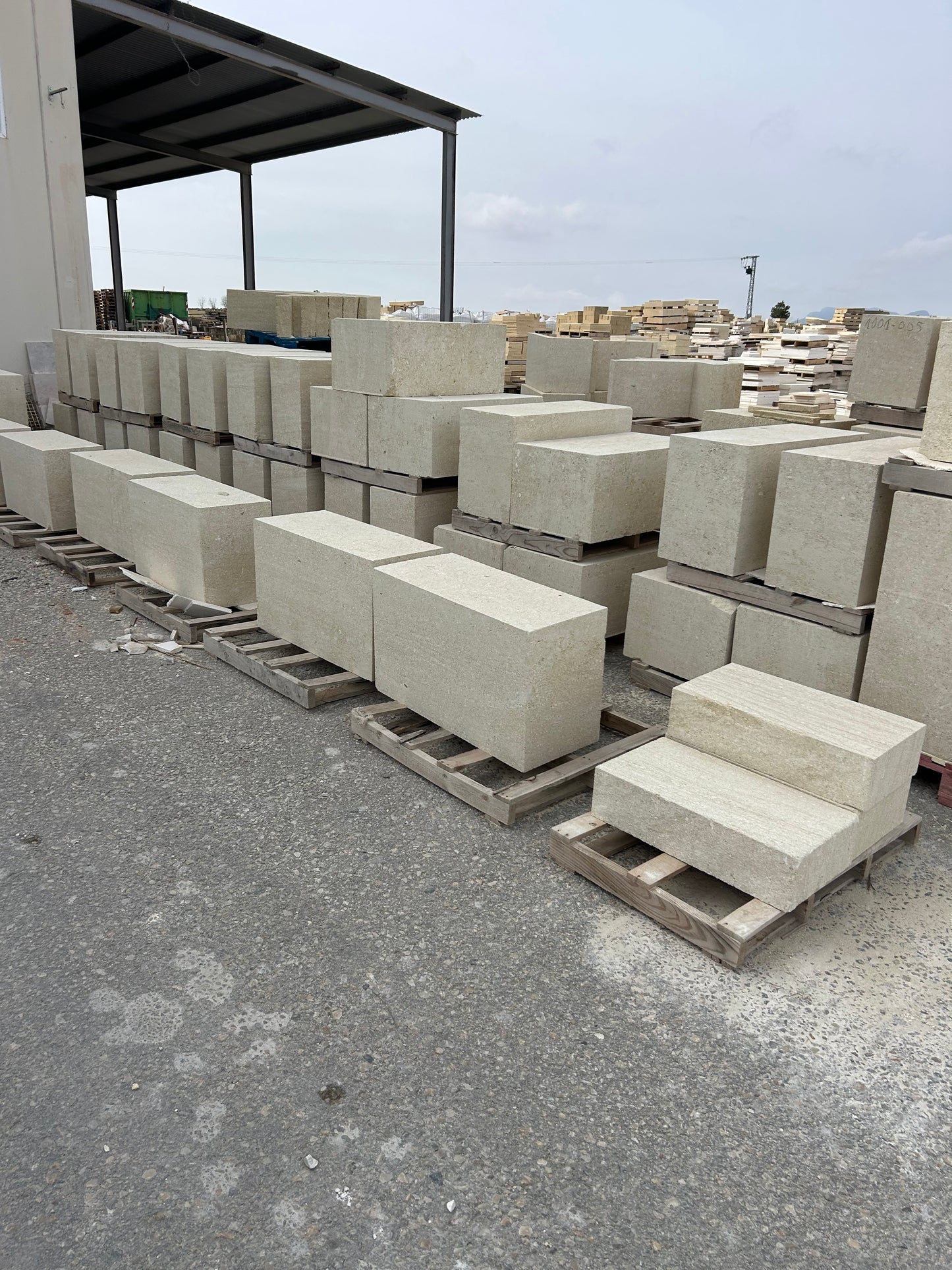 Low Carbon Cream Sandstone Stone Bricks Full load deal x 7100 bricks Albamiel