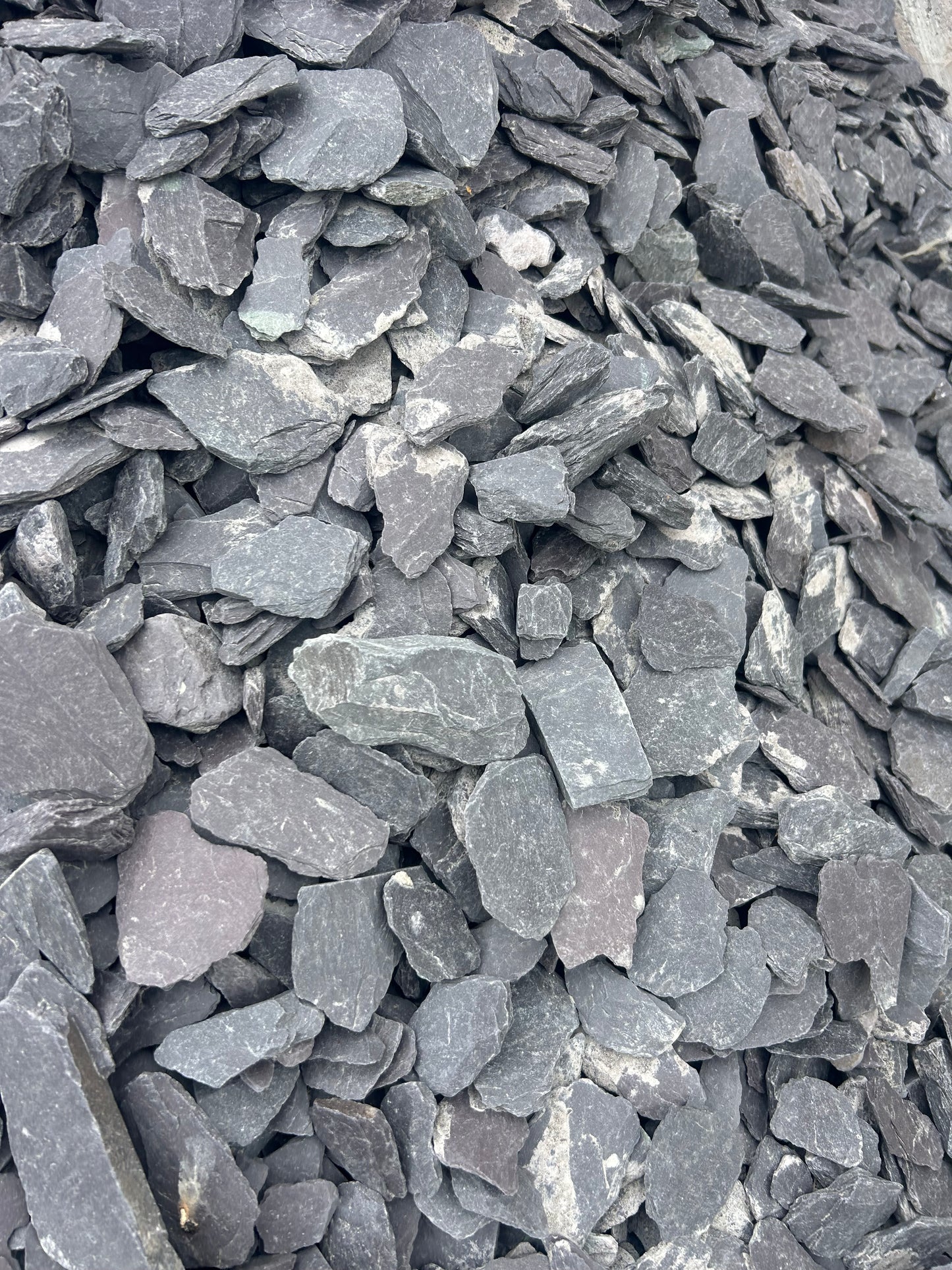 Kilkenny Natural Stone Blue Slate Garden Flowerbed Mulch / Large Bulk Bag / Free Delivery in Ireland