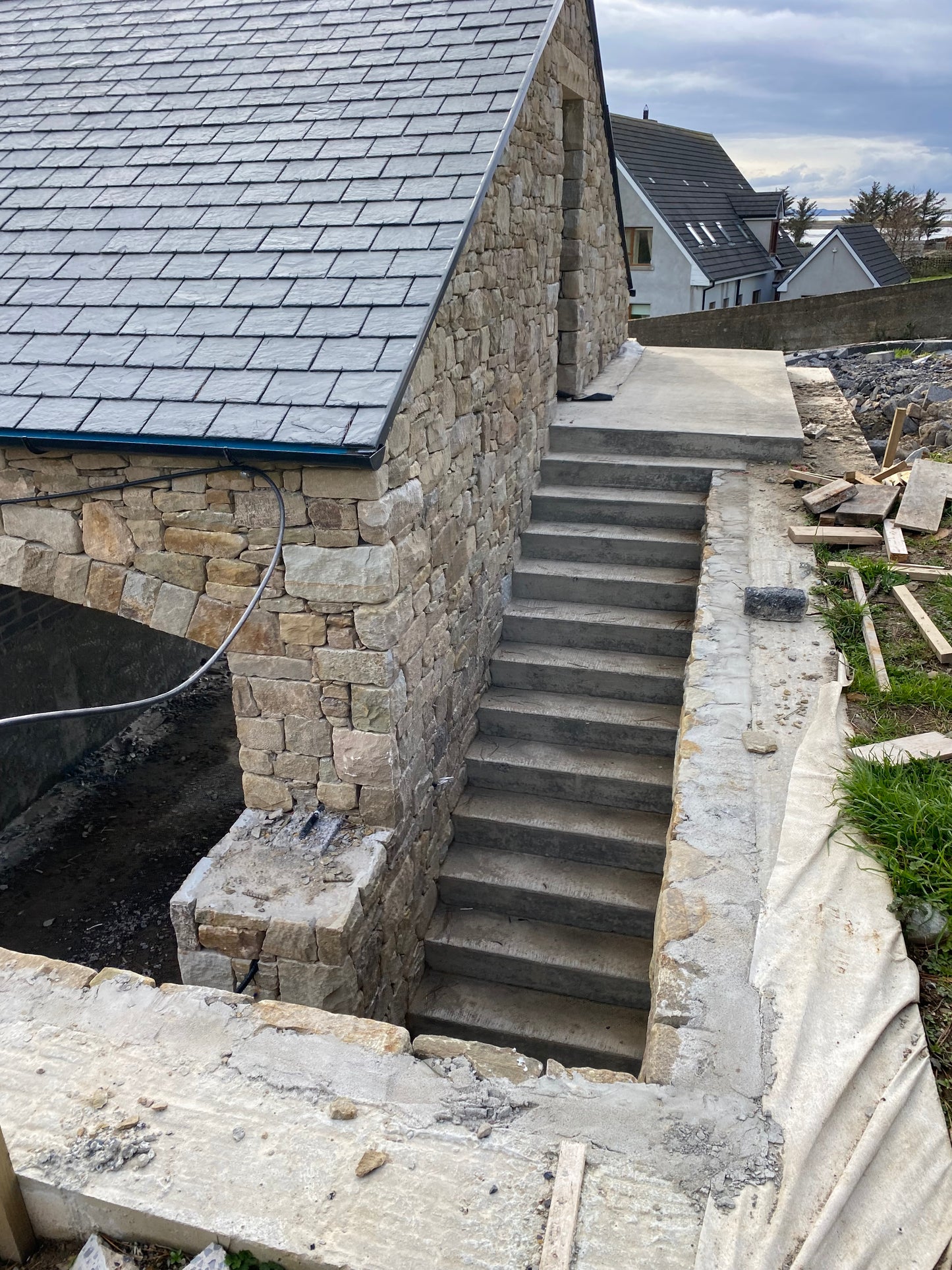 Old Salvage Brown Fieldstone Building Stone / Bulk Deal x 30 bulk bags / Free Delivery Ireland / 35% off while stocks last!!!!