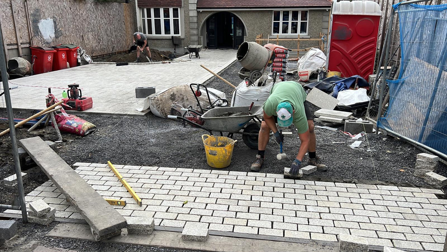 Ballsbridge Silver Granite Bushhammered , Sawn Edge Cobblestone 200mm x 100mm x 5m2 bulk bag