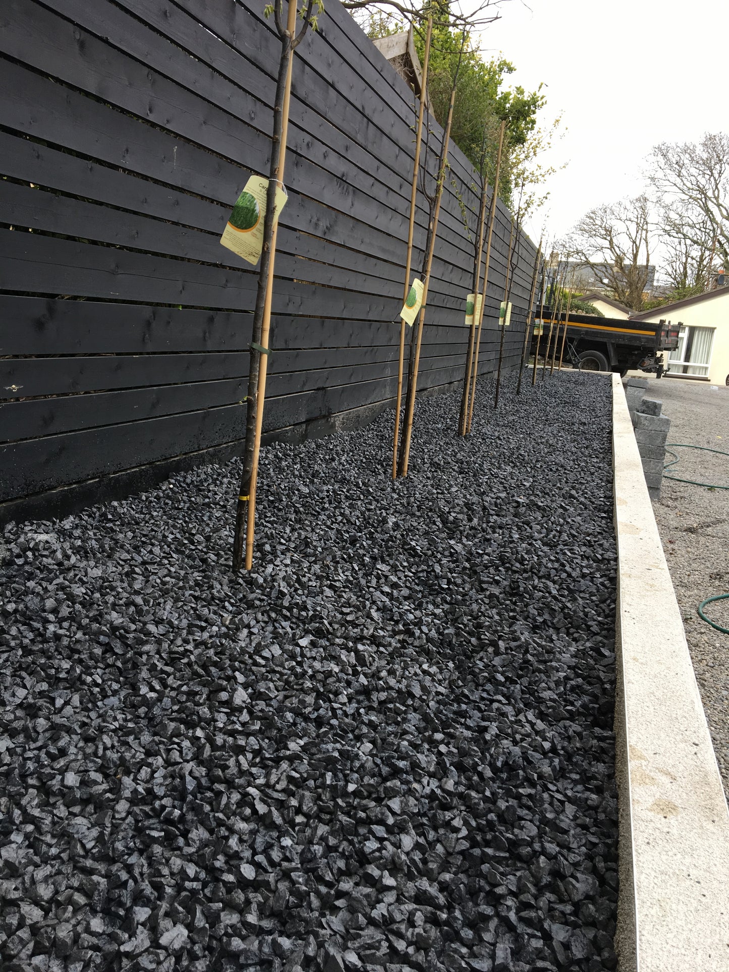 Kilkenny Absolute Black Driveway Chippings 10mm x 20 ton load