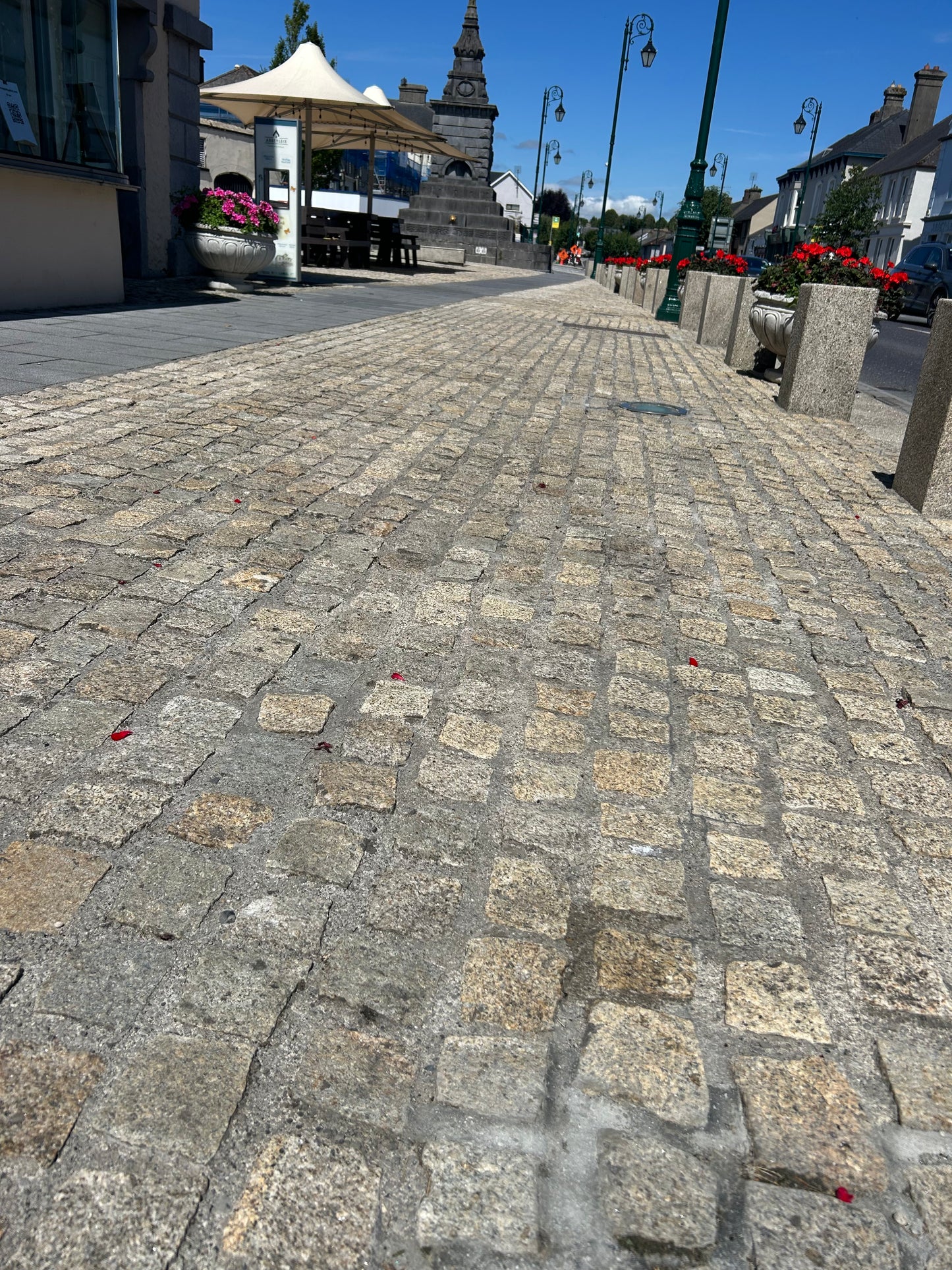 Wicklow Golden Granite Cobblestone 100mm x 100mm x 50mm / 5m2 bulk bag