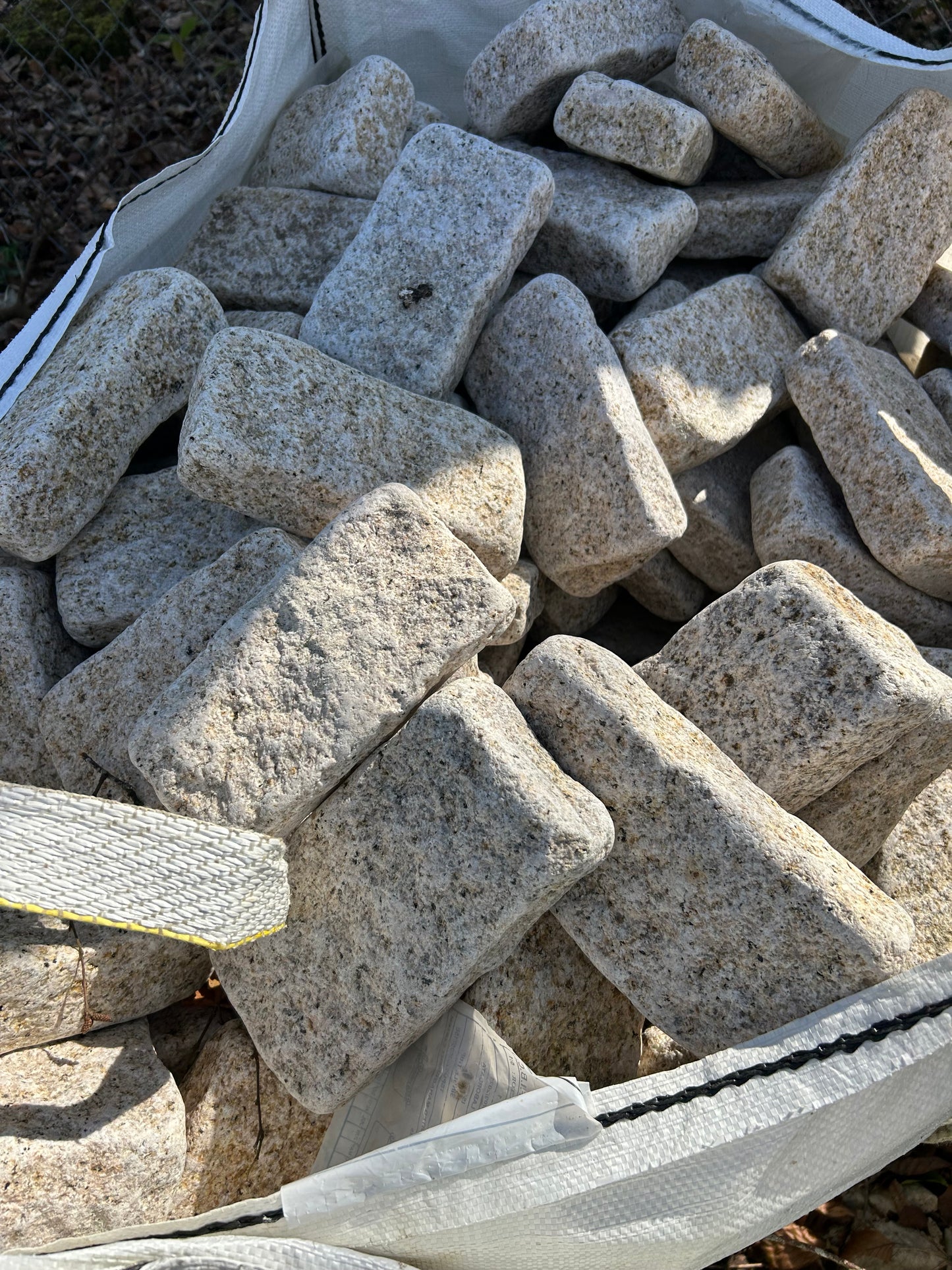 Wicklow Golden Round Edge Cobblestone 200mm x 100mm x 50mm x 5m2 Bulk Bag