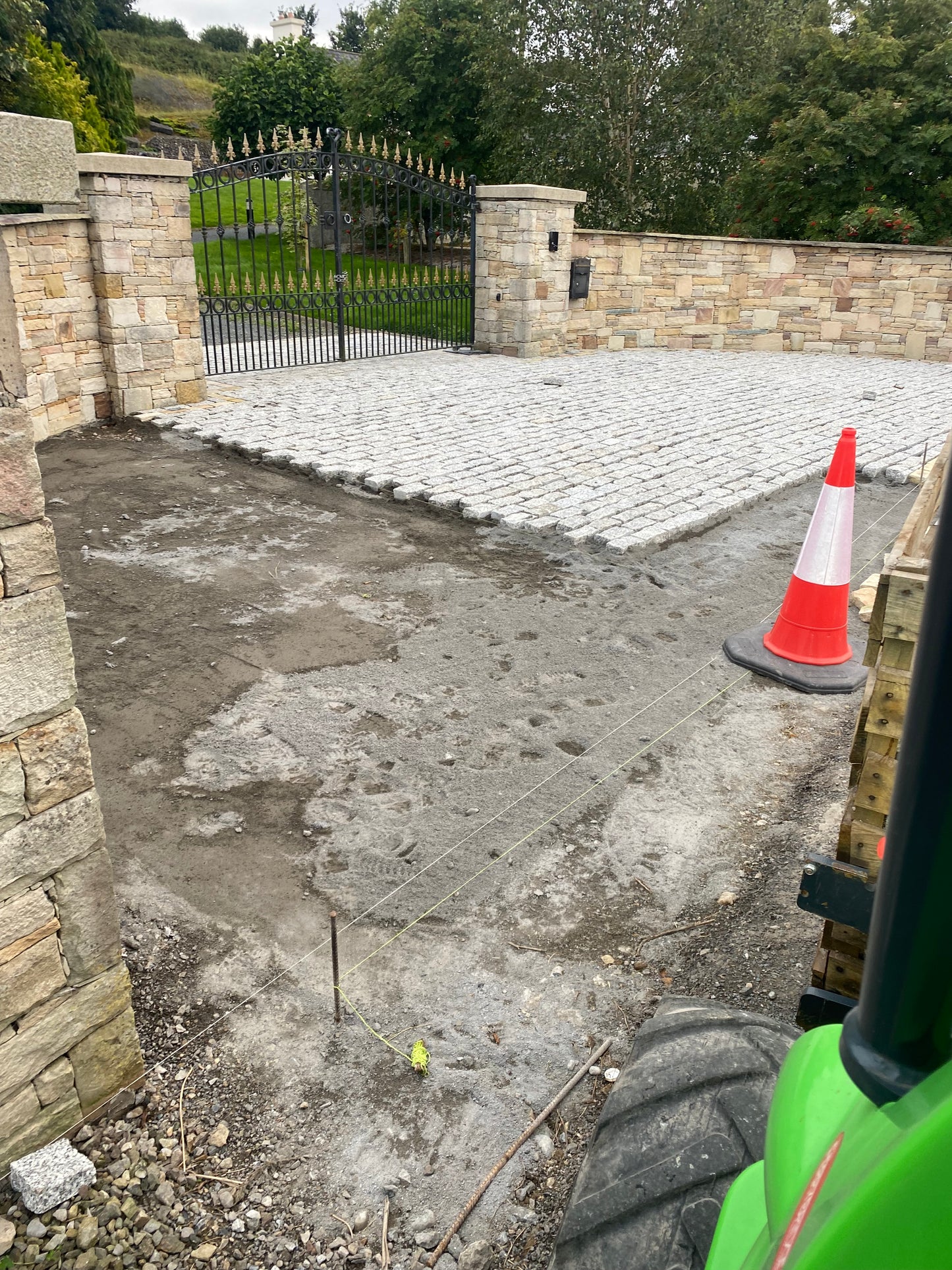 Merrion Grey Silver Granite Cobblestone 200mm x 100mm x 50mm x 5m2 Bulk Bag