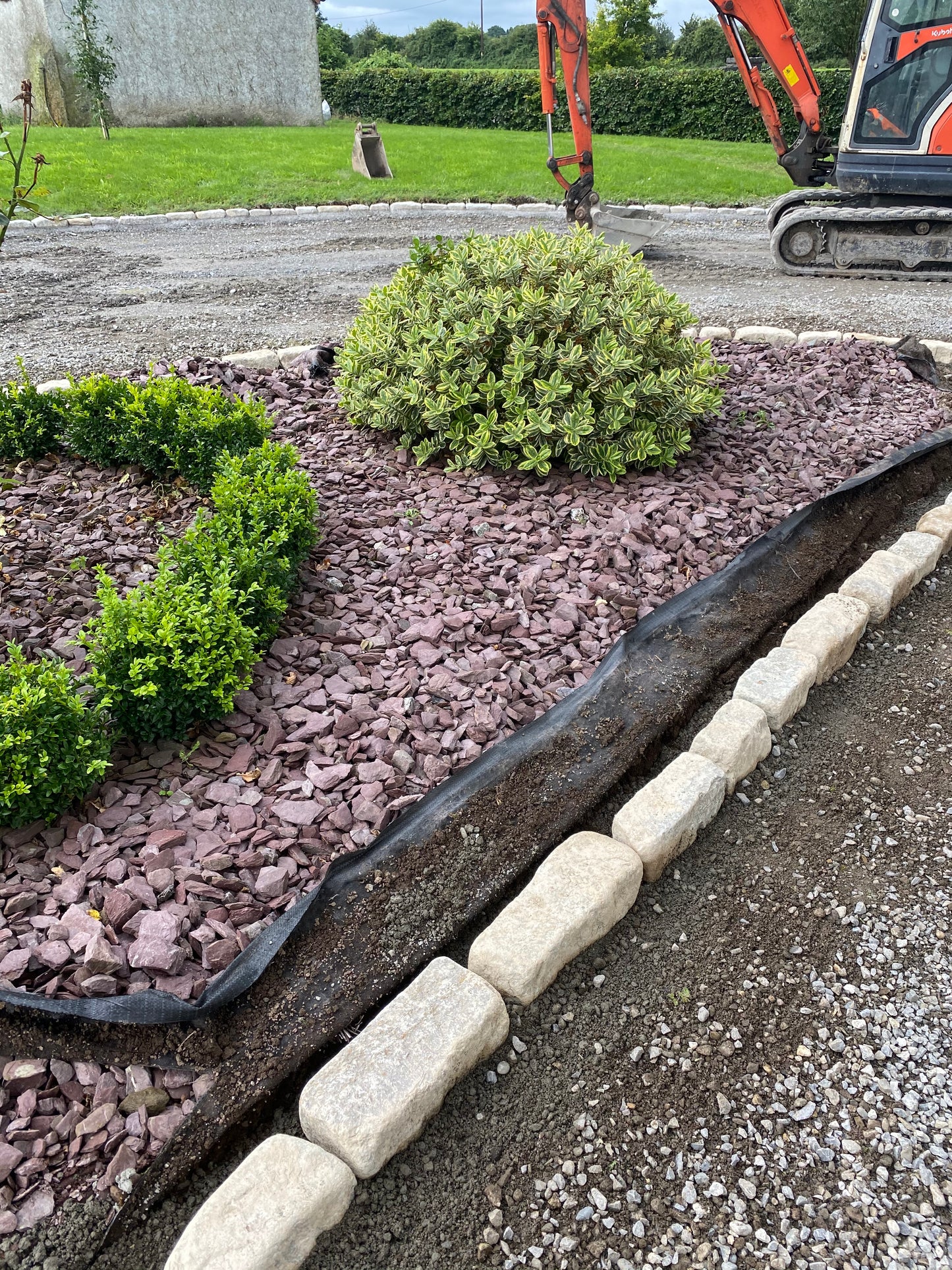 Achill Red Plum Slate Flowerbed Mulch / 10m2 / Bulk bag / Free Delivery in Ireland