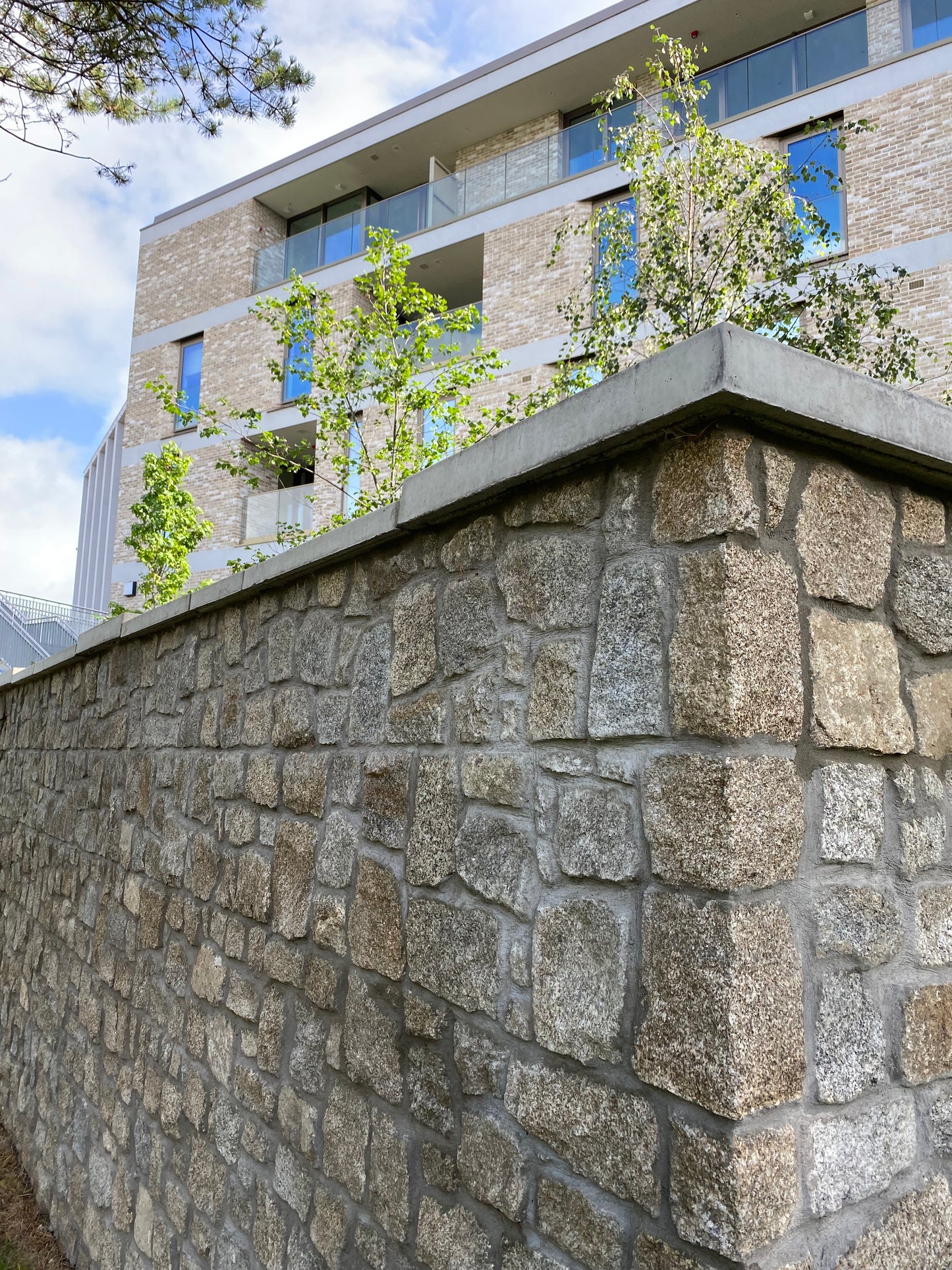 Wicklow Oatmeal Thinstone Granite Random Cladding 5m2 / Lm on pallet / Free Delivery Ireland