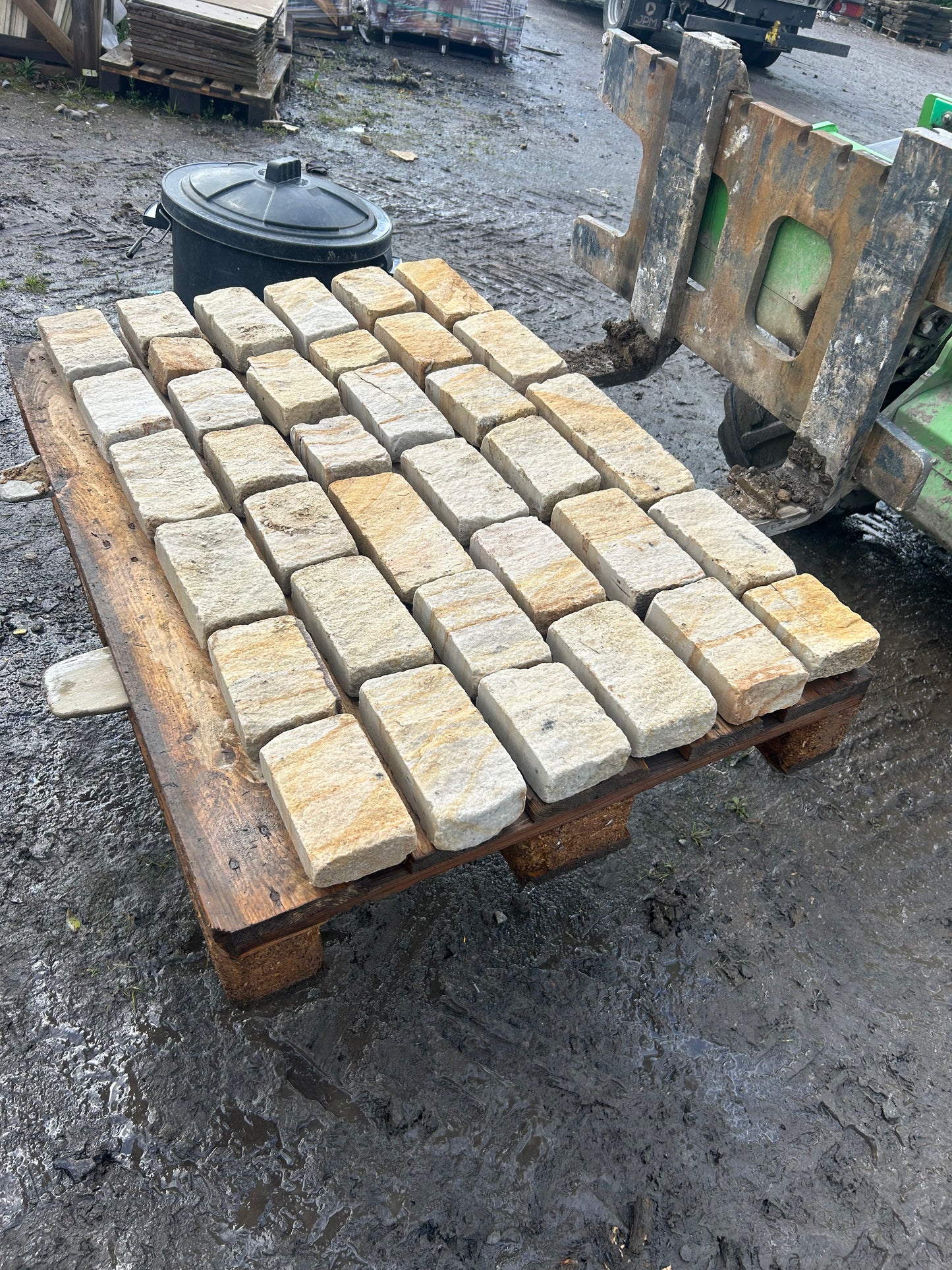 Drumshambo Low Carbon Cobblestone x 5m2 Bulk Bag / 100mm x free length x 50mm depth / tumbled