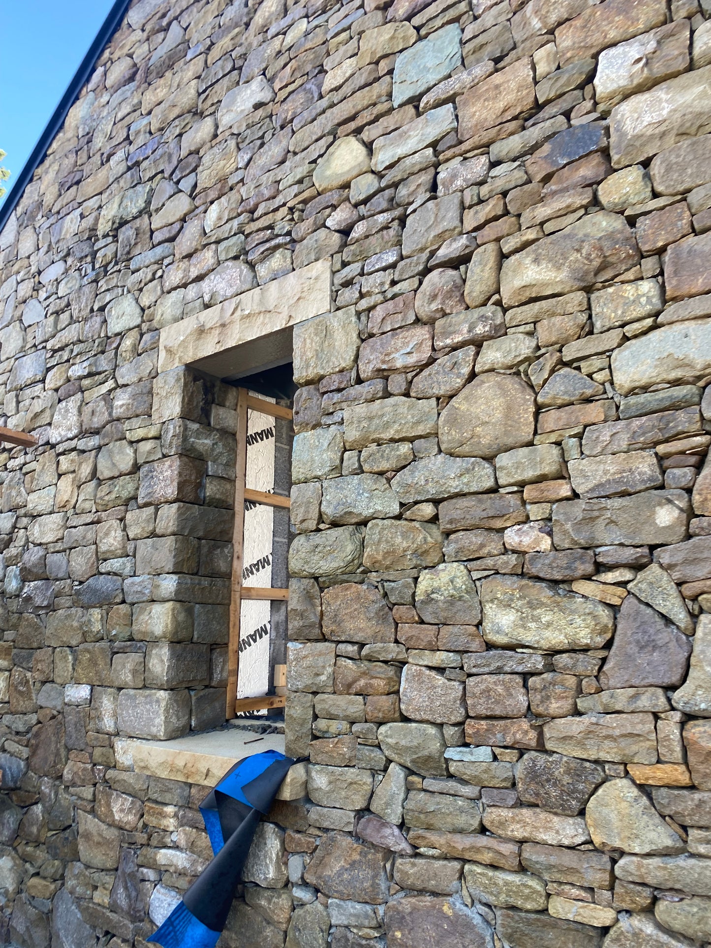 Old Salvage Brown Fieldstone Building Stone / Bulk Deal x 30 bulk bags / Free Delivery Ireland / 35% off while stocks last!!!!
