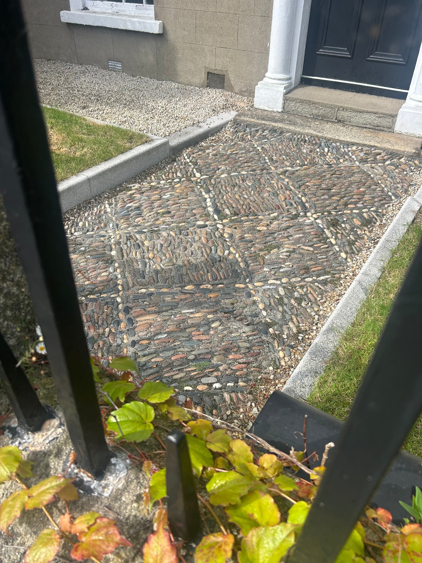 Merrion Silver / Grey Granite Driveway Kerbs / 200mm (H) x 80mm (W) x 1000mm (L) x 10 Lm per pallet / Free Delivery in Ireland
