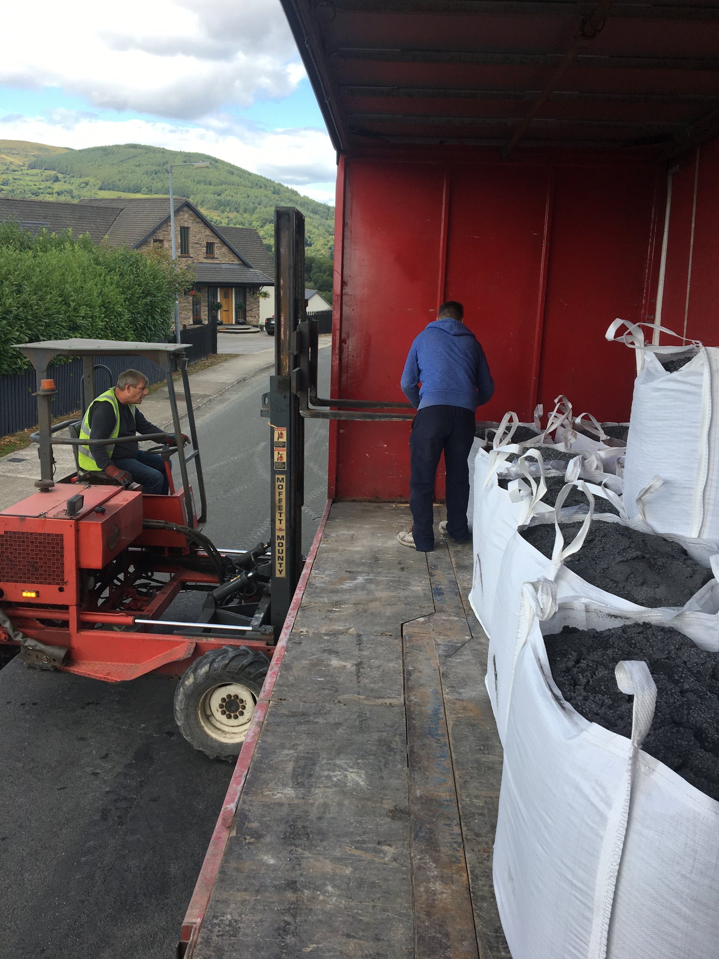 Kilkenny Black Anthracite Chippings Bulk Bag 10mm x 10m2 coverage x 50mm