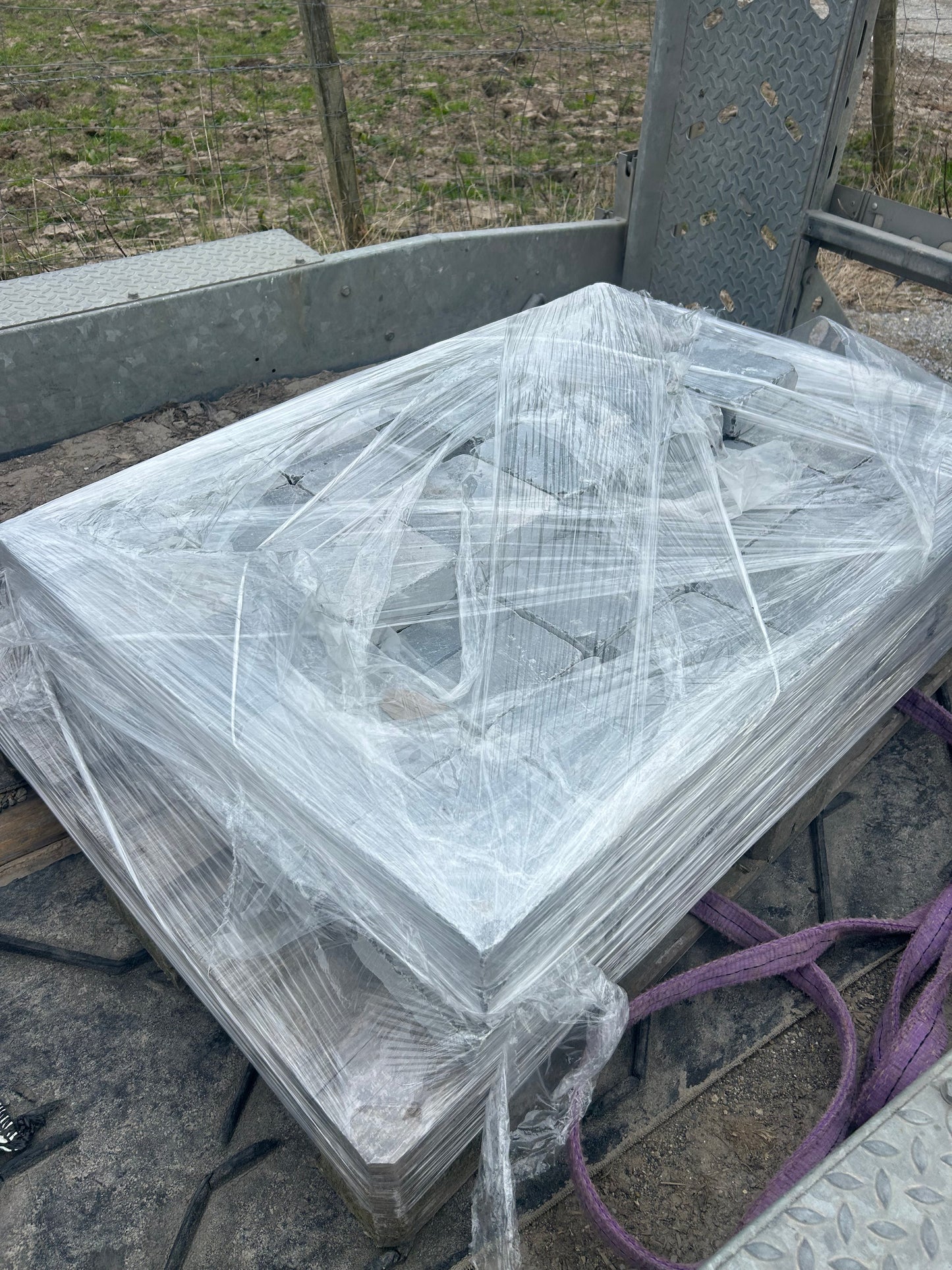 Kilkenny blue limestone border cobblestone 6” x 6” x 2” for patios x 20 Lm on pallet / free delivery Ireland