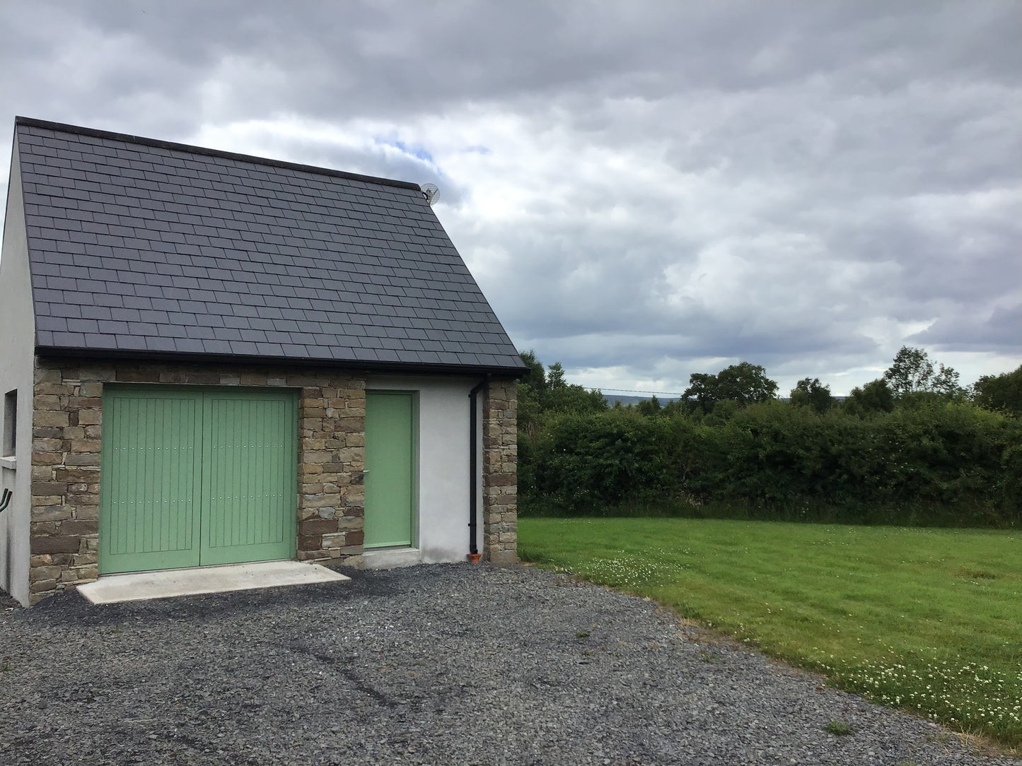 Wicklow Brown Sandstone Building Stone / Bulk Bag / Free delivery nationwide!