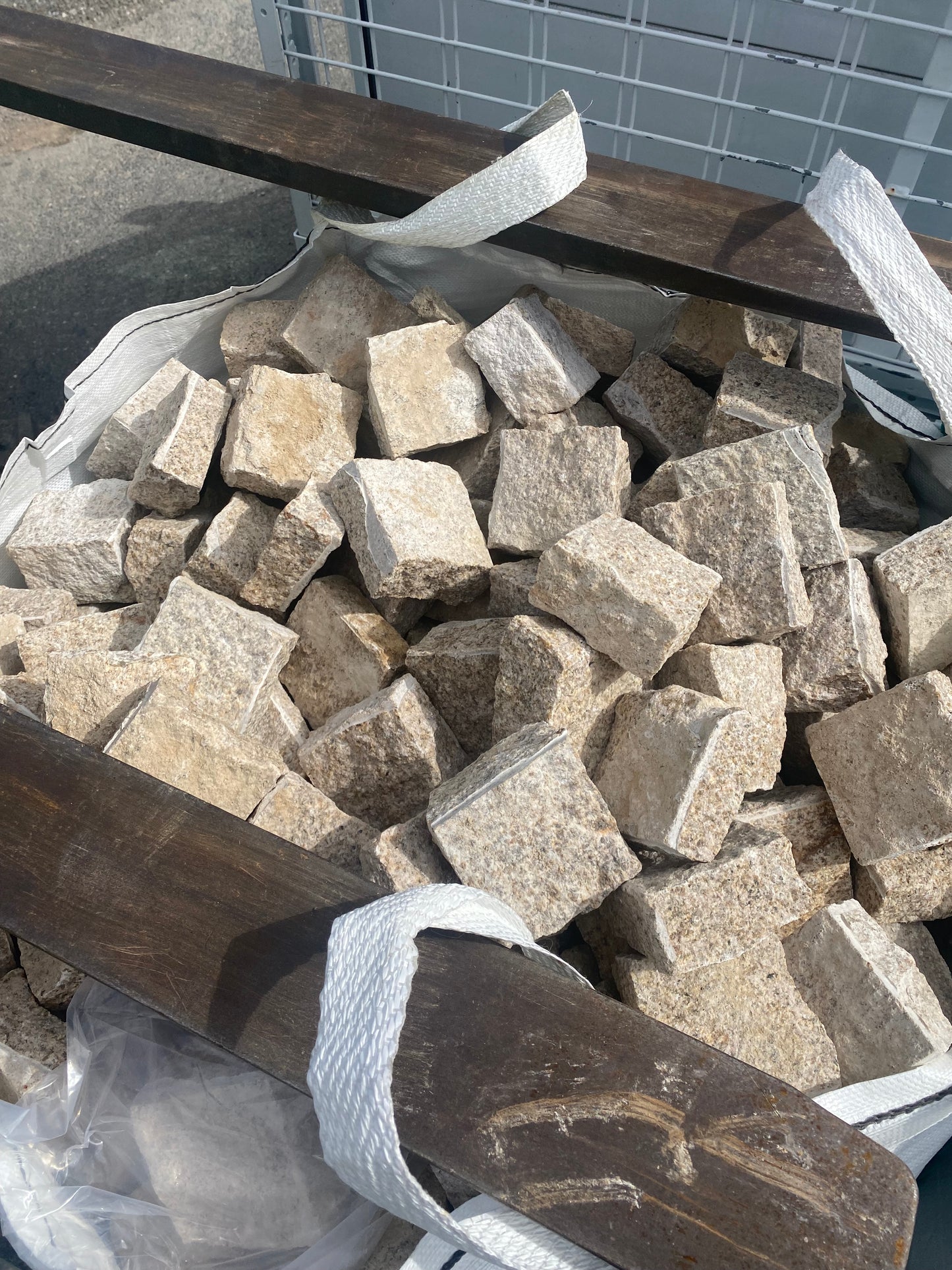 Wicklow Golden Granite Cobblestone 100mm x 100mm x 50mm / 5m2 bulk bag
