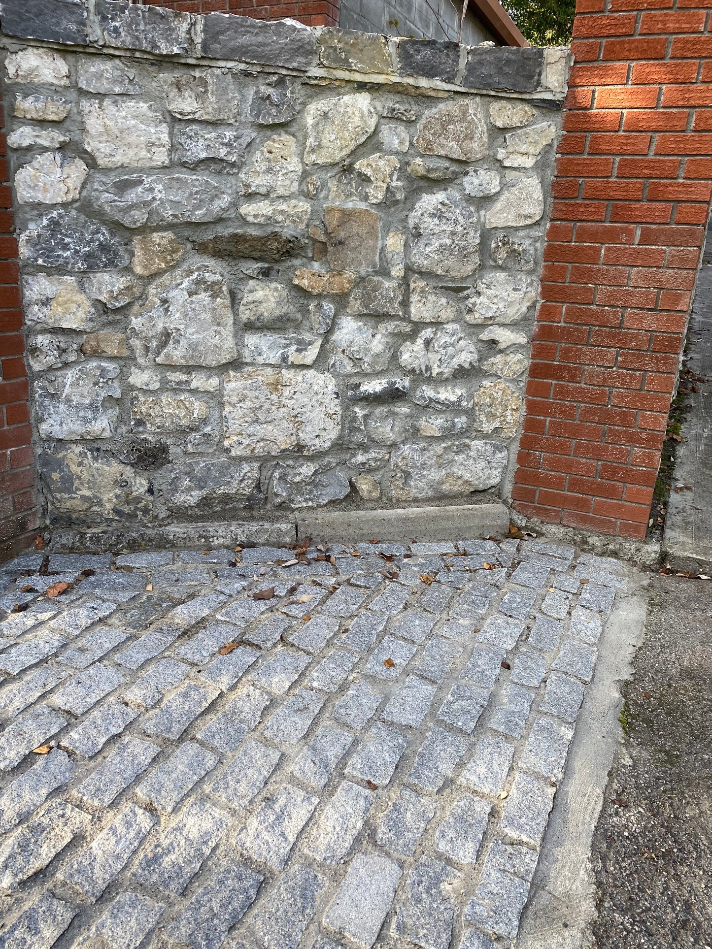 Old Salvage Reclaimed Galway Limestone Building Stone x 30 bulk bag / full artic load deal / free delivery Ireland 35% off !!!