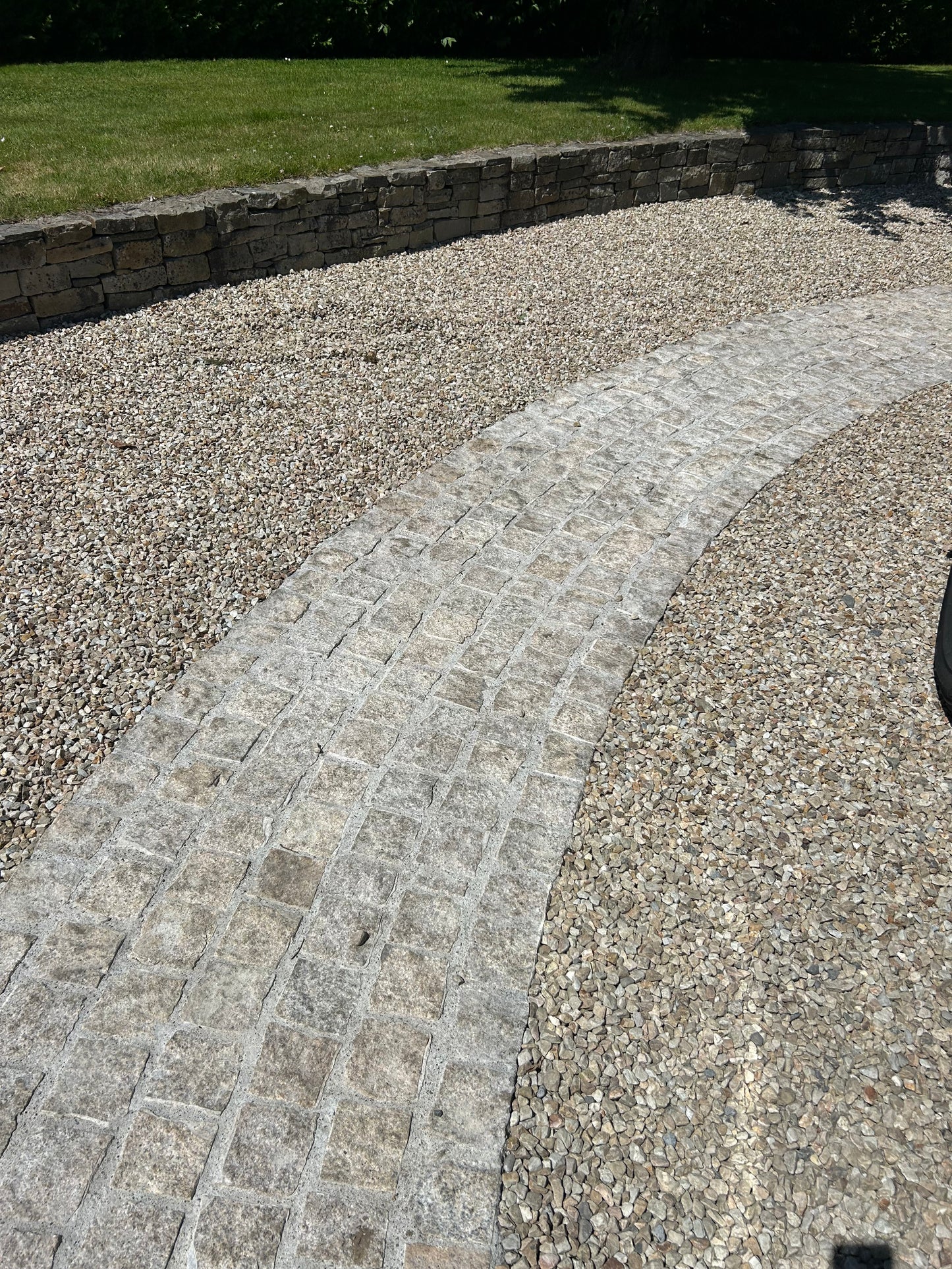 Wicklow Golden Granite Cobblestone 100mm x 100mm x 50mm / 5m2 bulk bag