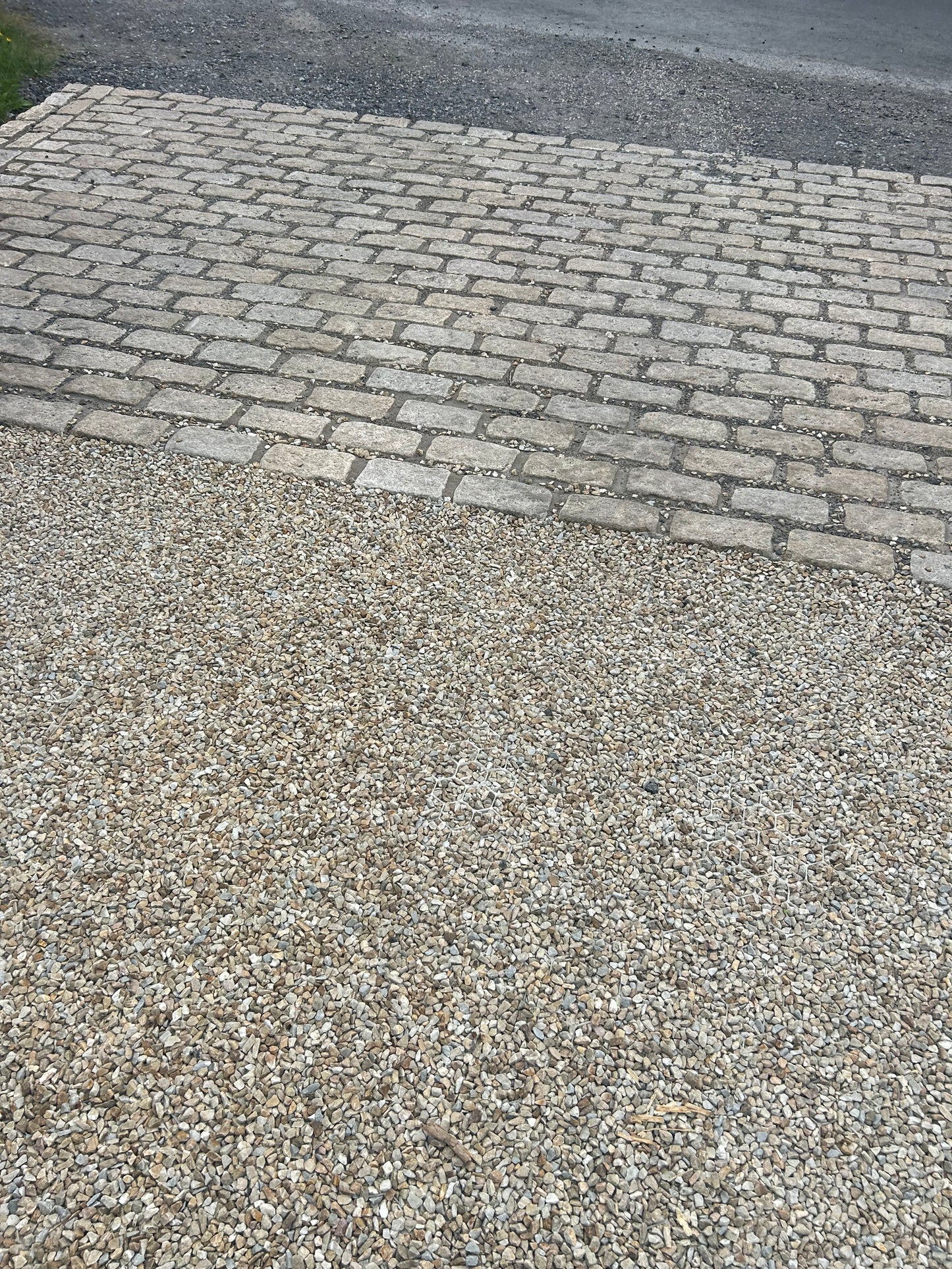 Wicklow Golden Round Edge Cobblestone 200mm x 100mm x 50mm x 5m2 Bulk Bag