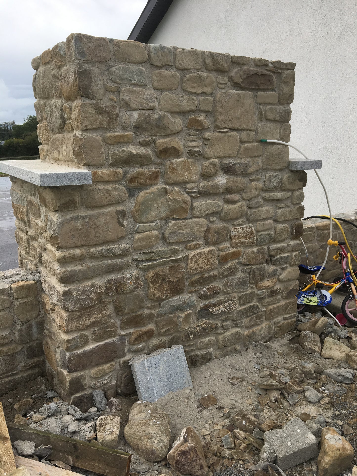 Old Postman Pat Brown Fieldstone x 30 bulk bag deal / Full Artic Load / Free Delivery Ireland / 35% off !!