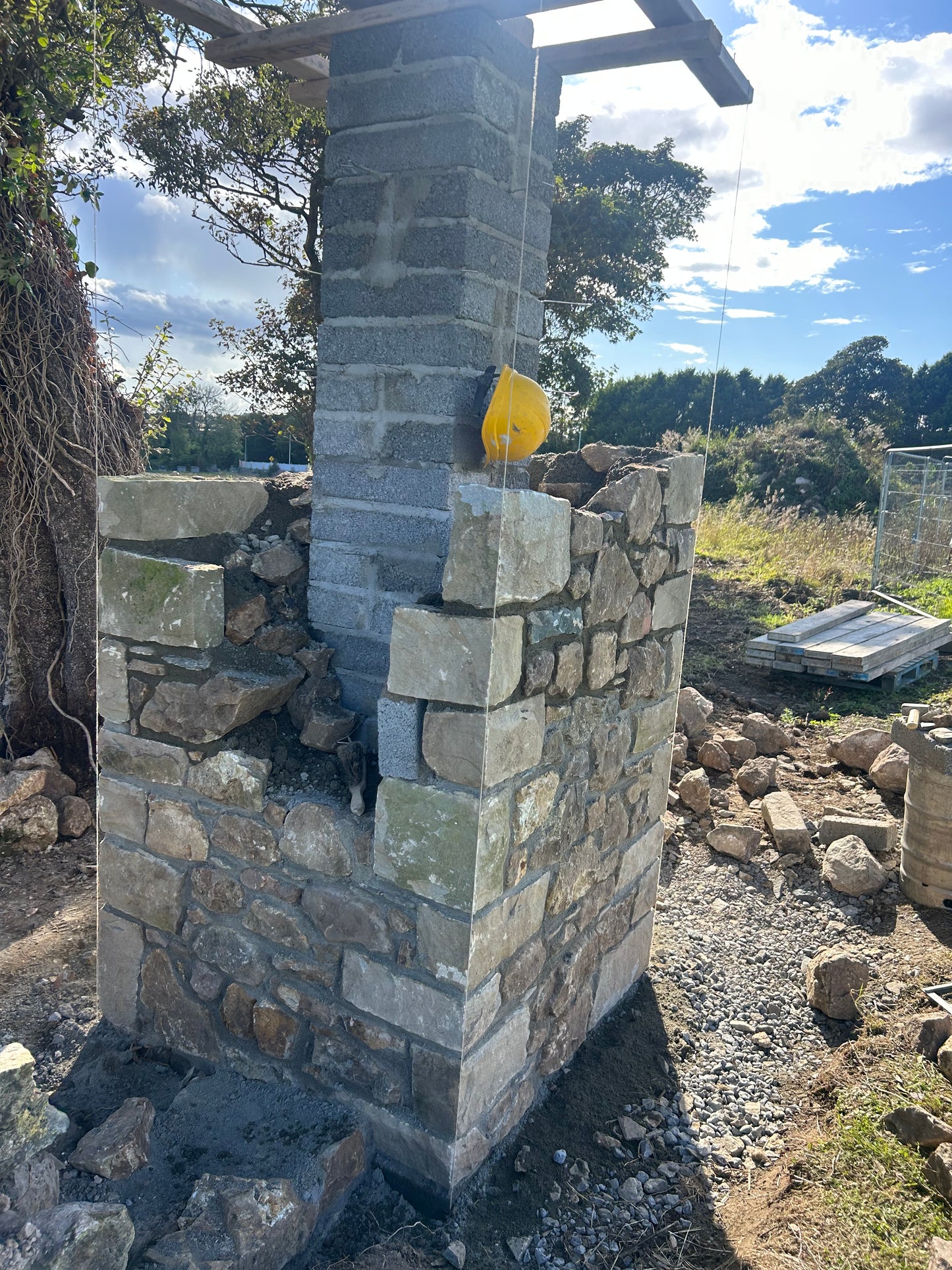 Large Stableyard Tipperary Brown Sandstone Cornerstones XL in Bulk Bag / Free Delivery in Ireland