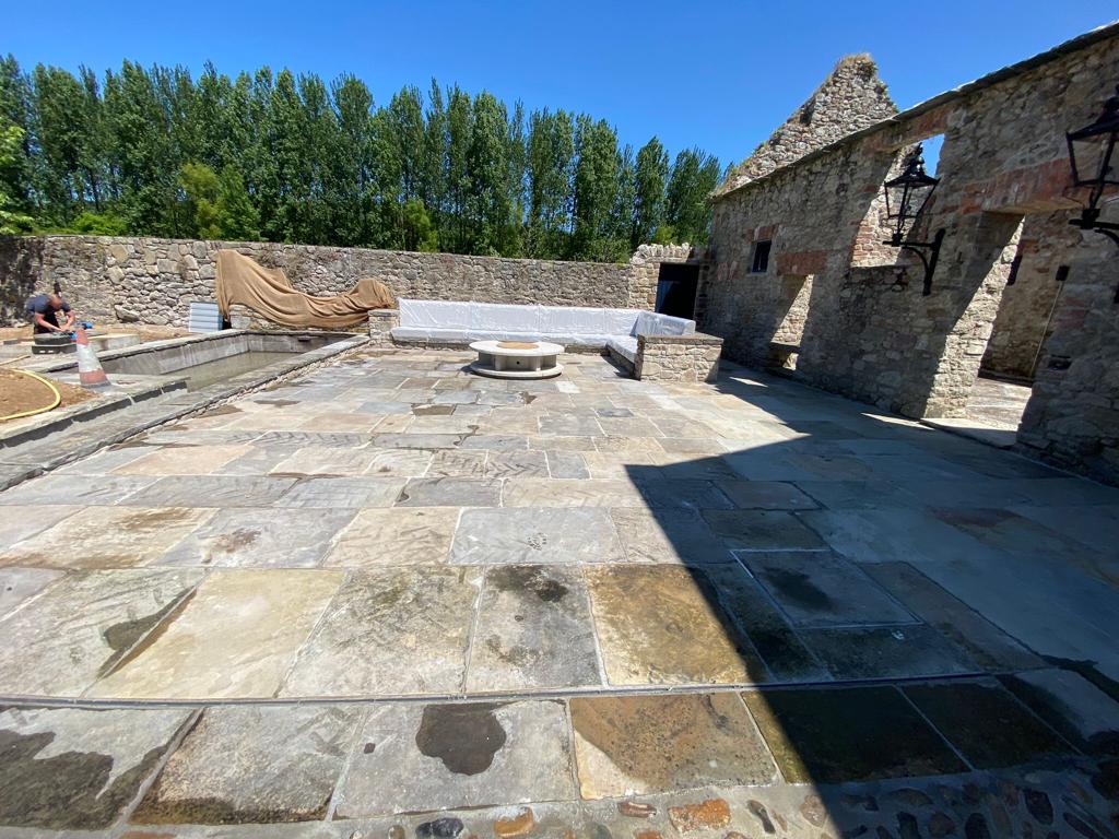 Flowpoint Natural Colour / Paving & Cobblestone Grout for natural stone x 10 bags per pallet / free delivery in Ireland