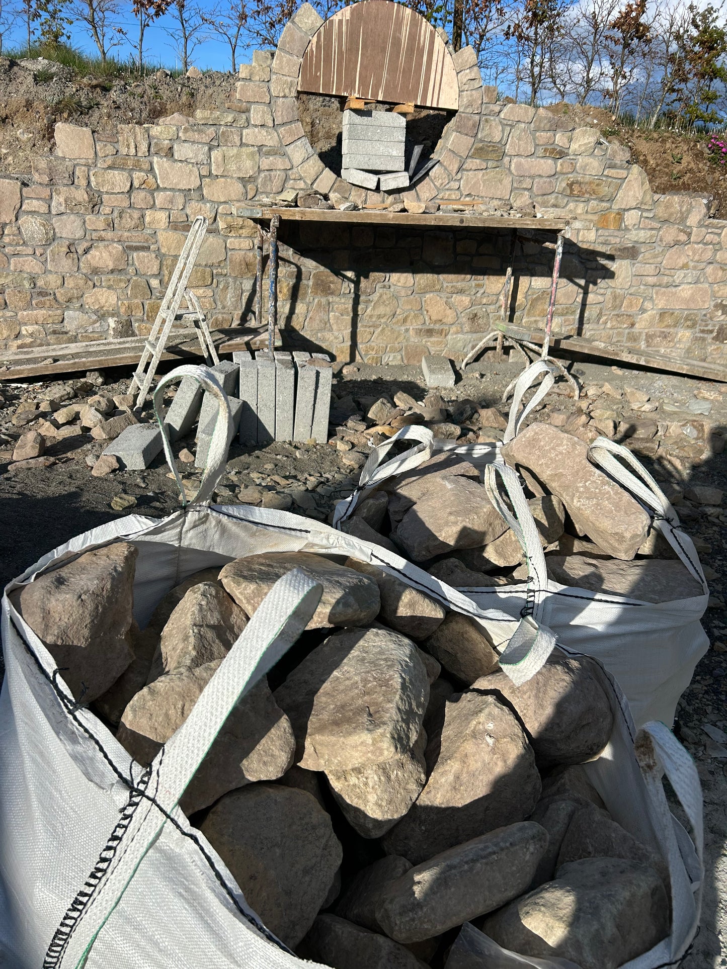 Old Salvage Brown Fieldstone Building Stone / Bulk Deal x 30 bulk bags / Free Delivery Ireland / 35% off while stocks last!!!!