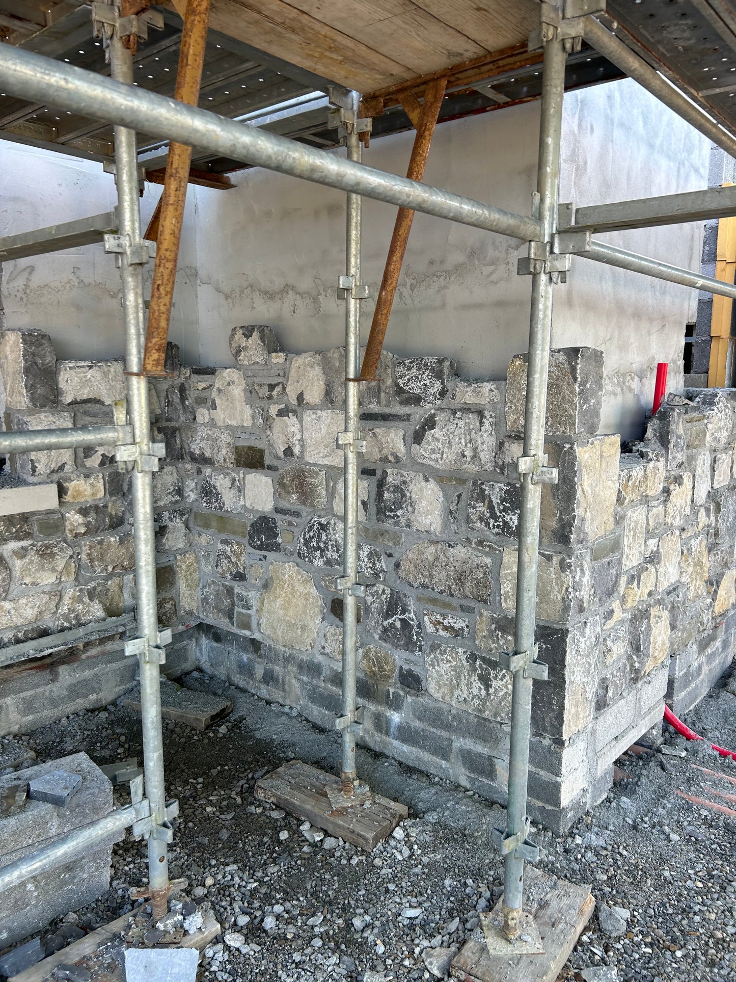 Old Salvage Reclaimed Galway Limestone Building Stone x 30 bulk bag / full artic load deal / free delivery Ireland 35% off !!!