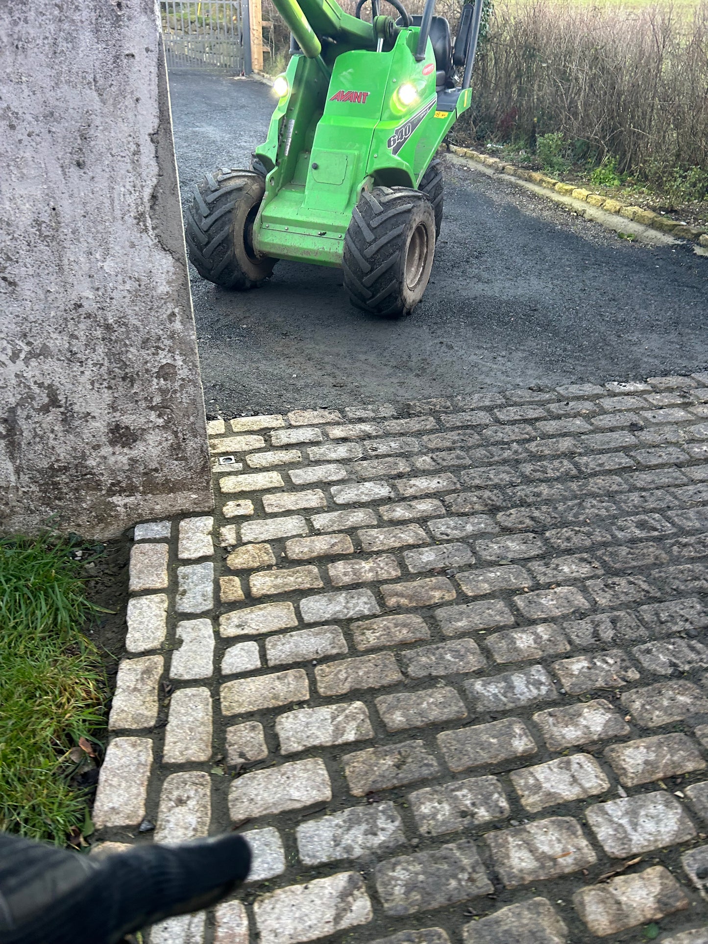 Wicklow Golden Round Edge Cobblestone 200mm x 100mm x 50mm x 5m2 Bulk Bag