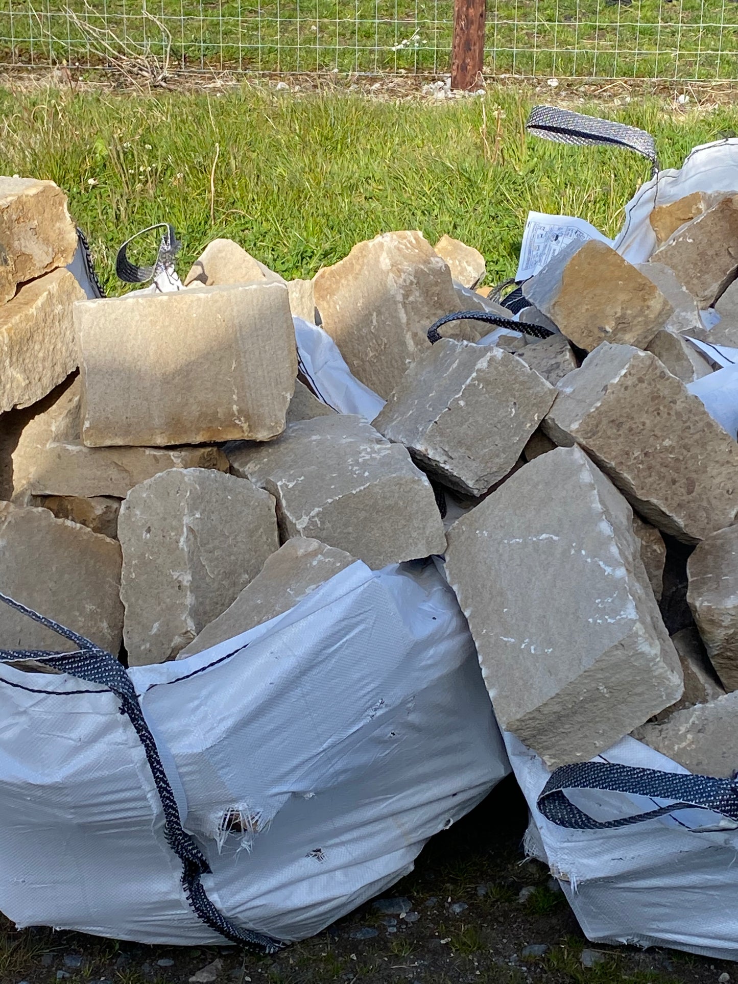 Donegal Cream Sandstone Building Stone / 30 bulk bag Full Artic Lorry Deal / 35% off !!! & Free Delivery Ireland